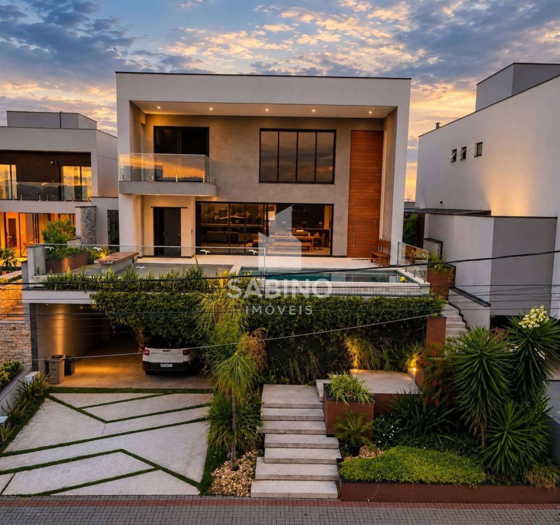 CASA DE ALTO PADRÃO À VENDA | RESIDENCIAL JAGUARY – URBANOVA