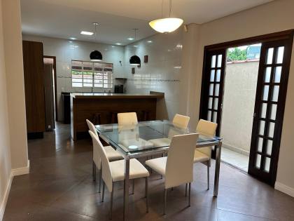 Sobrado para Alugar com 2 quartos 1 suítes no bairro Jardim das Indústrias em São José Dos Campos