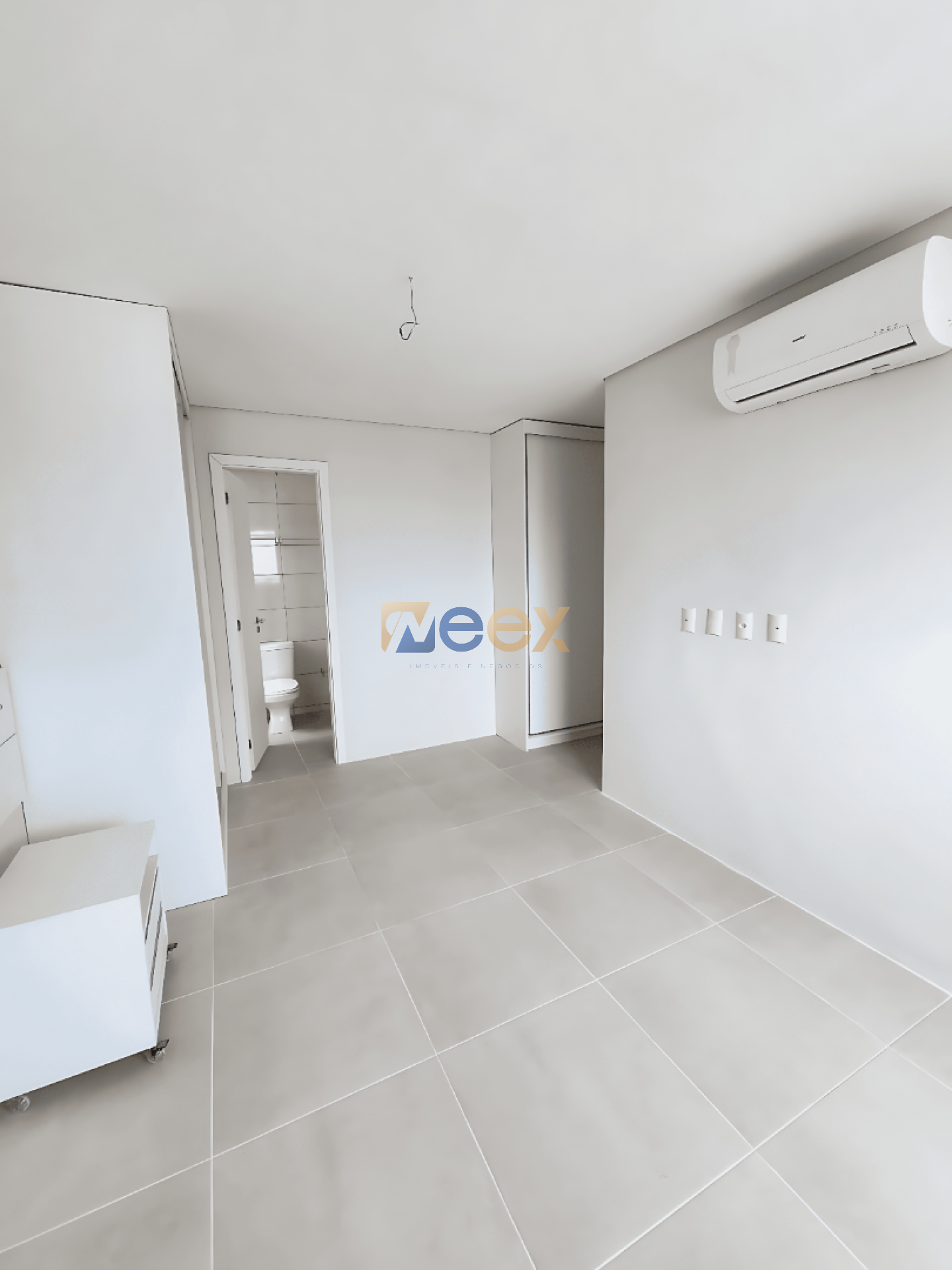 Apartamento de 136m² com 4 Quartos, 2 Suítes e 2 Vagas – Localização Privilegiada no Pina, Recife