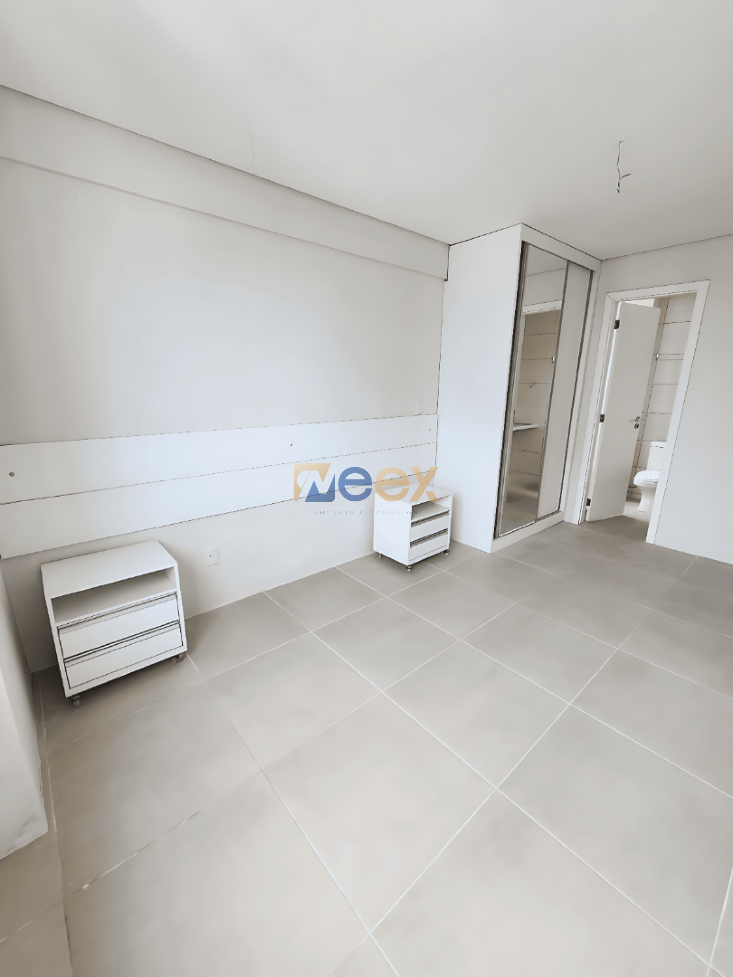 Apartamento de 136m² com 4 Quartos, 2 Suítes e 2 Vagas – Localização Privilegiada no Pina, Recife