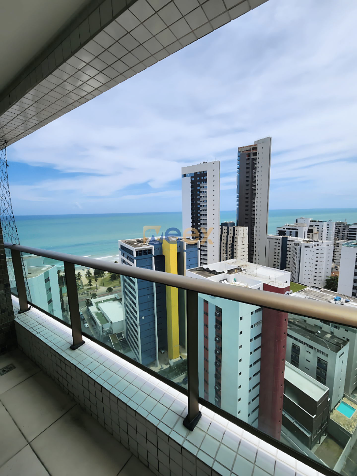 Apartamento de 136m² com 4 Quartos, 2 Suítes e 2 Vagas – Localização Privilegiada no Pina, Recife