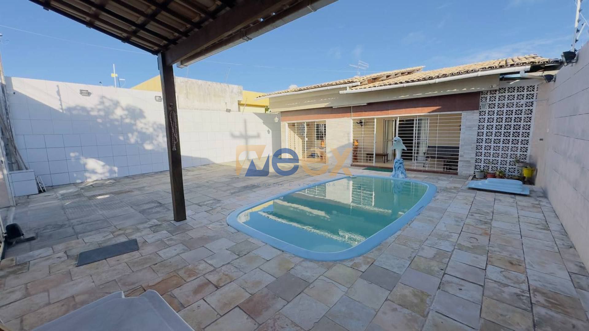 Excelente casa com piscina em Pau Amarelo