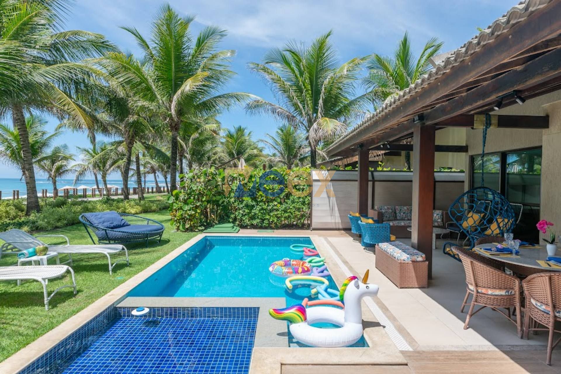 Casa de Condomínio Para Vender com 4 quartos 3 suítes no bairro Muro Alto em Ipojuca