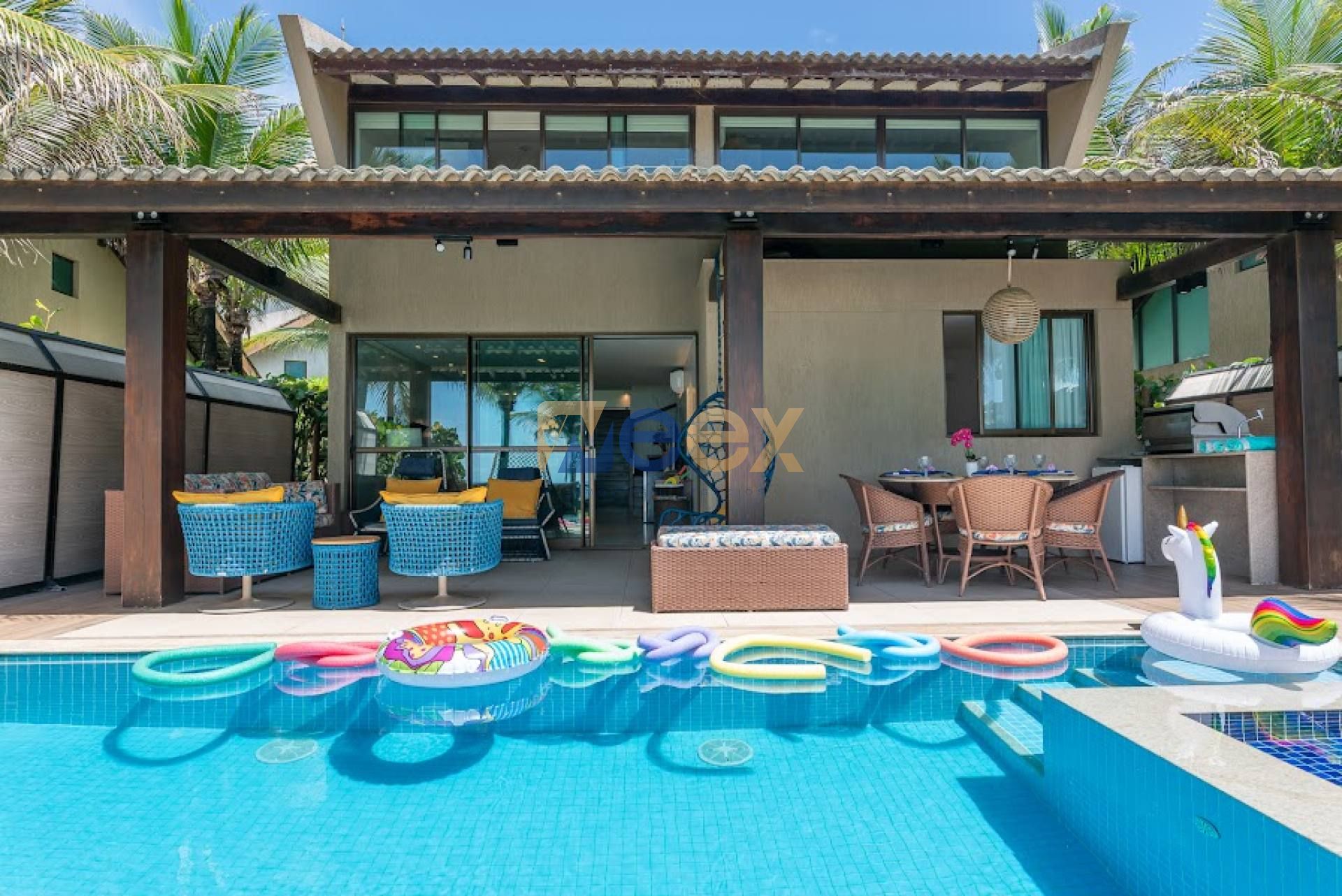 Casa de Condomínio Para Vender com 4 quartos 3 suítes no bairro Muro Alto em Ipojuca