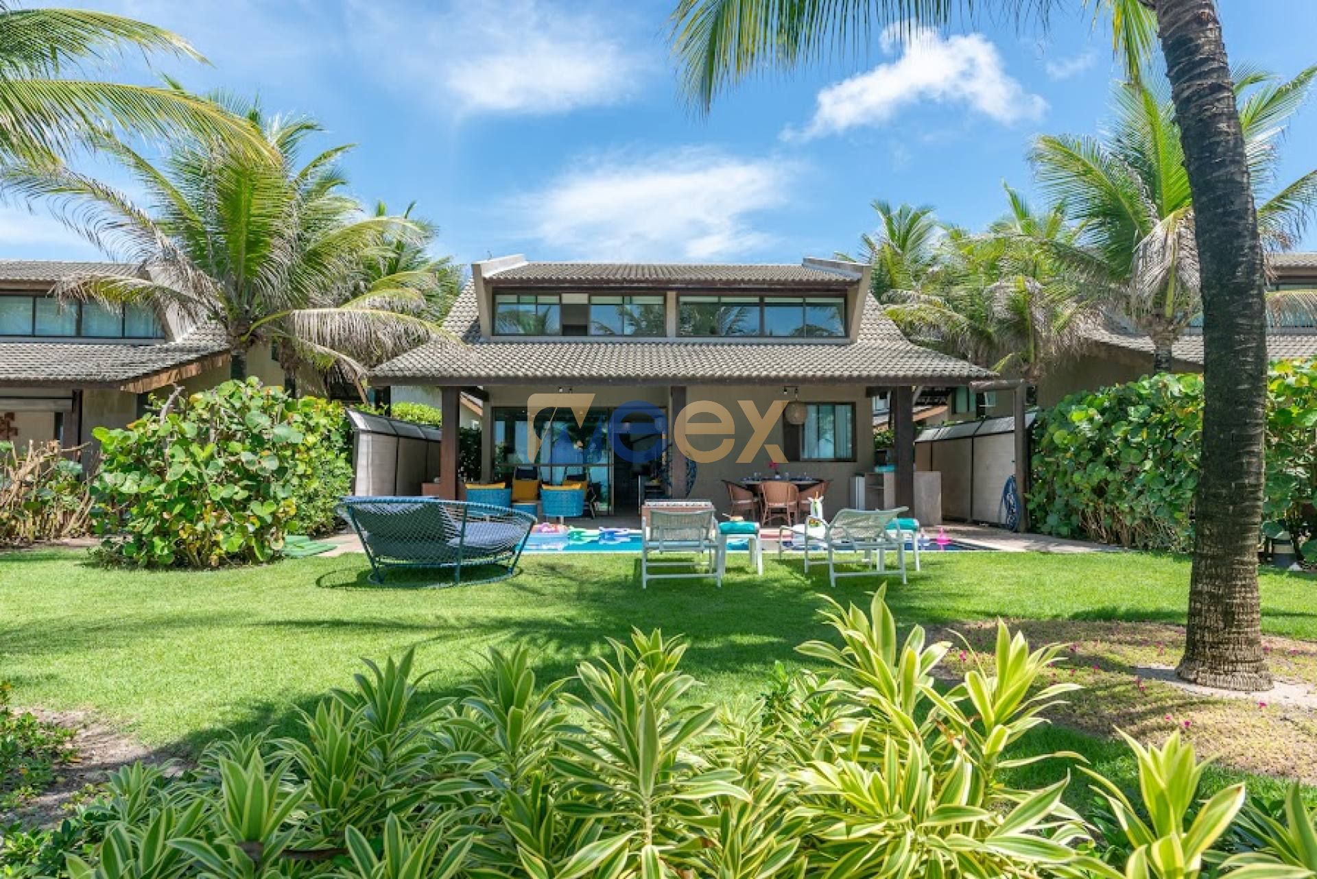 Casa de Condomínio Para Vender com 4 quartos 3 suítes no bairro Muro Alto em Ipojuca