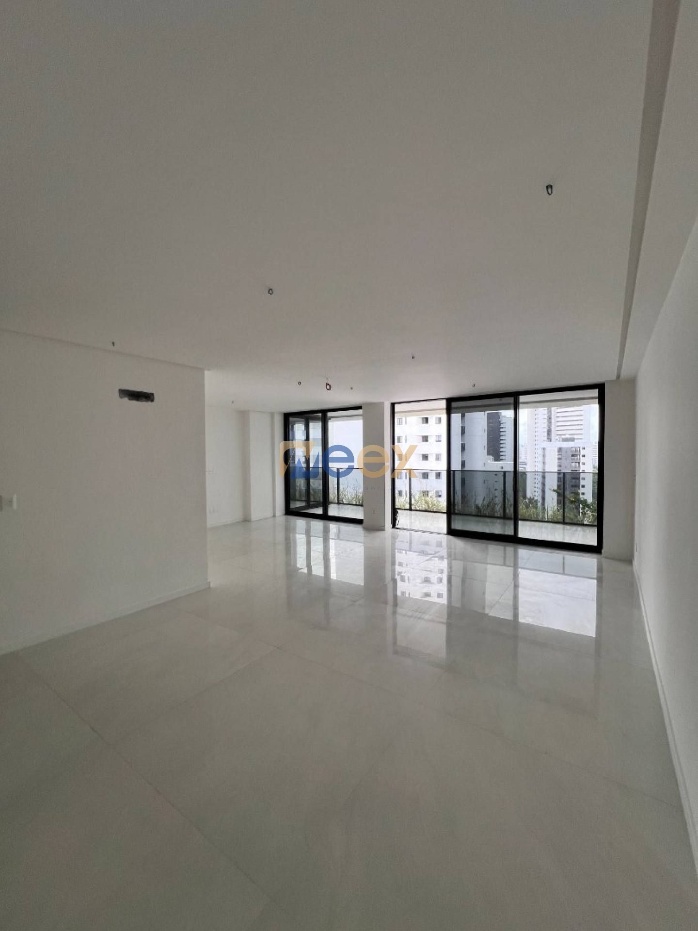 Apartamento Para Vender com 4 quartos 4 suítes no bairro Parnamirim  em Recife