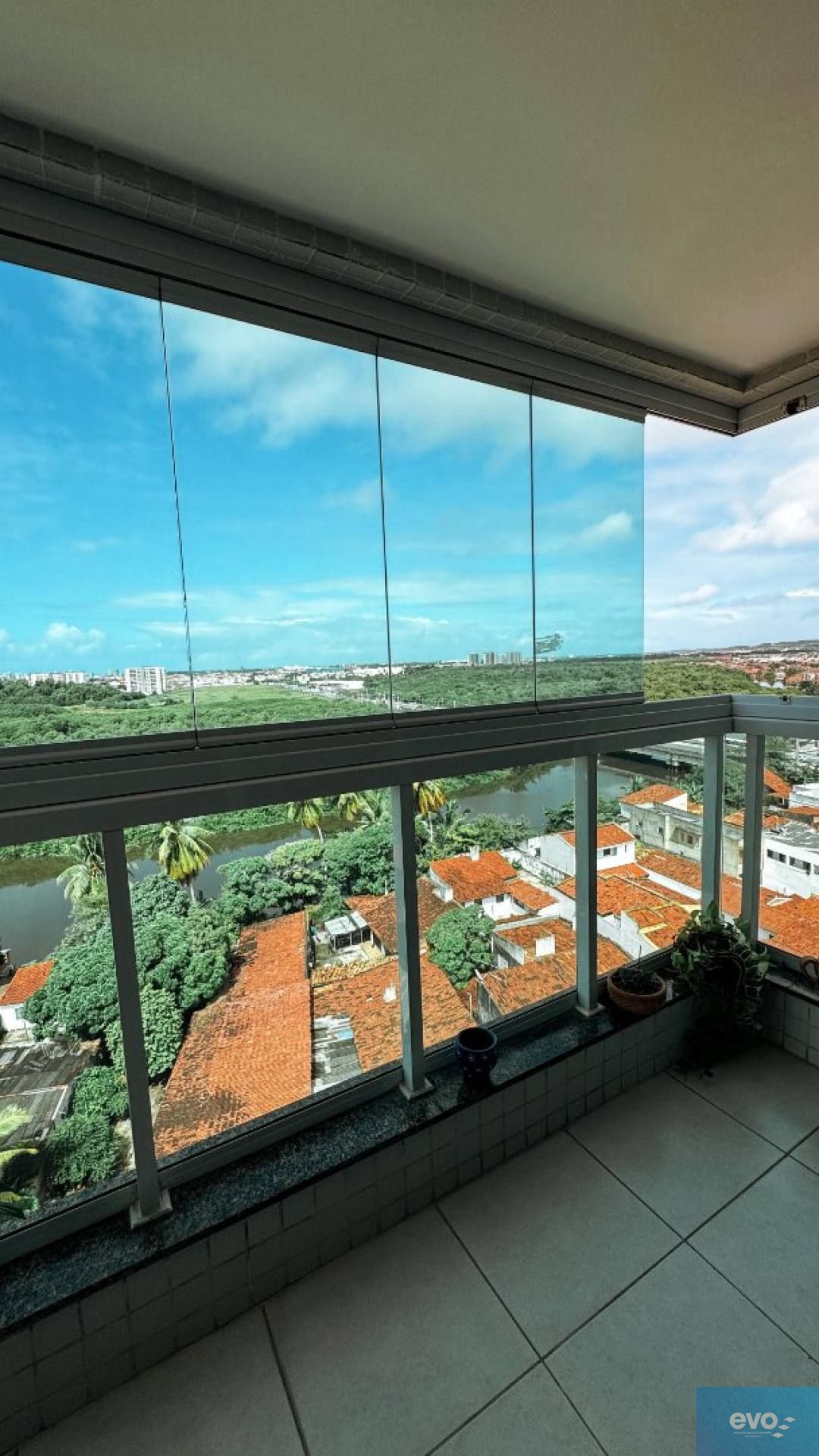 Apartamento com vista incrível no Ubyratan Maia Residence