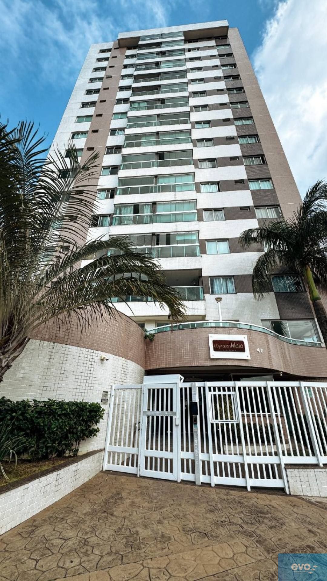 Apartamento com vista incrível no Ubyratan Maia Residence