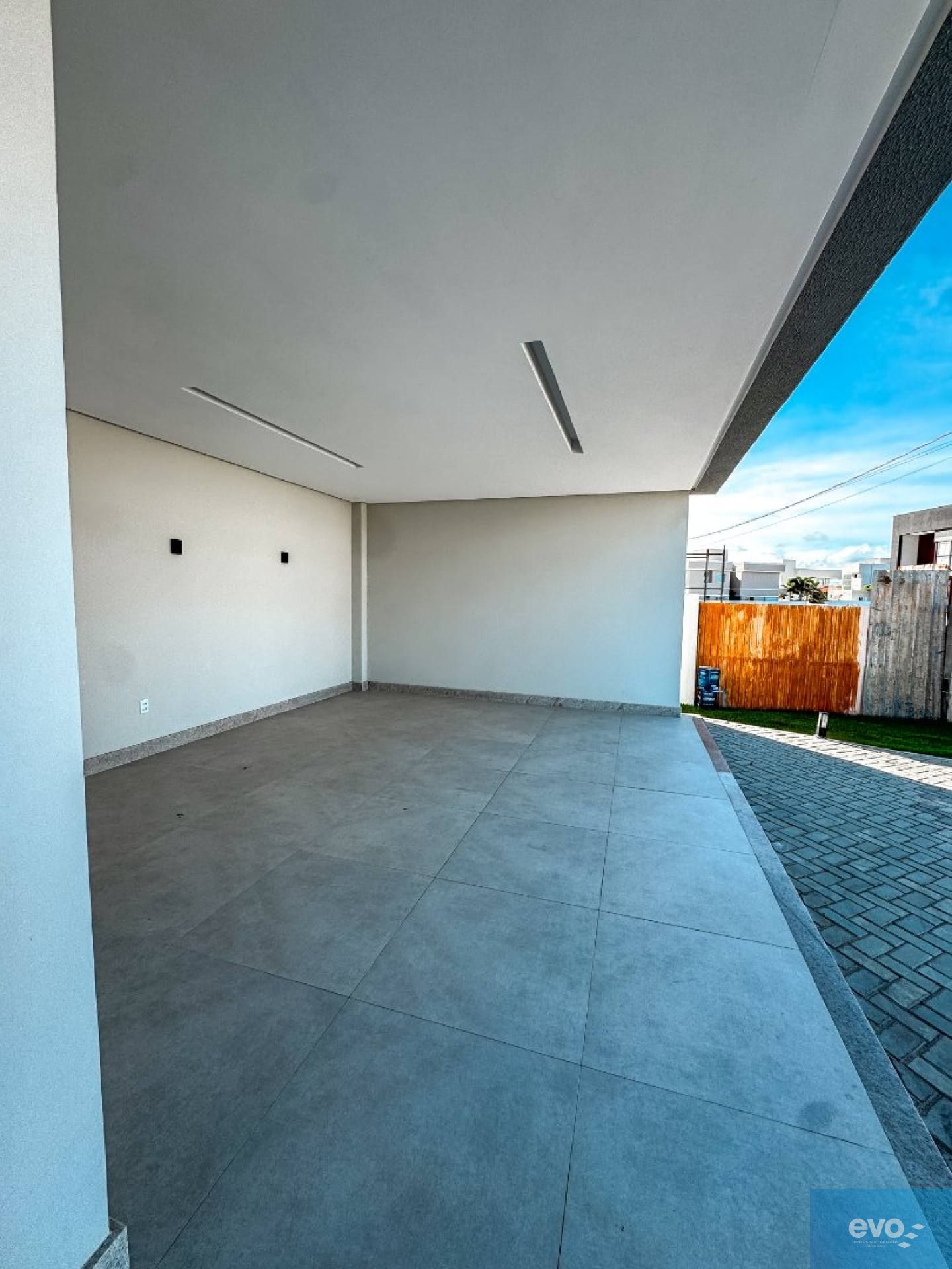 Alphaville Sergipe - Casa Térrea com 4 quartos e Piscina