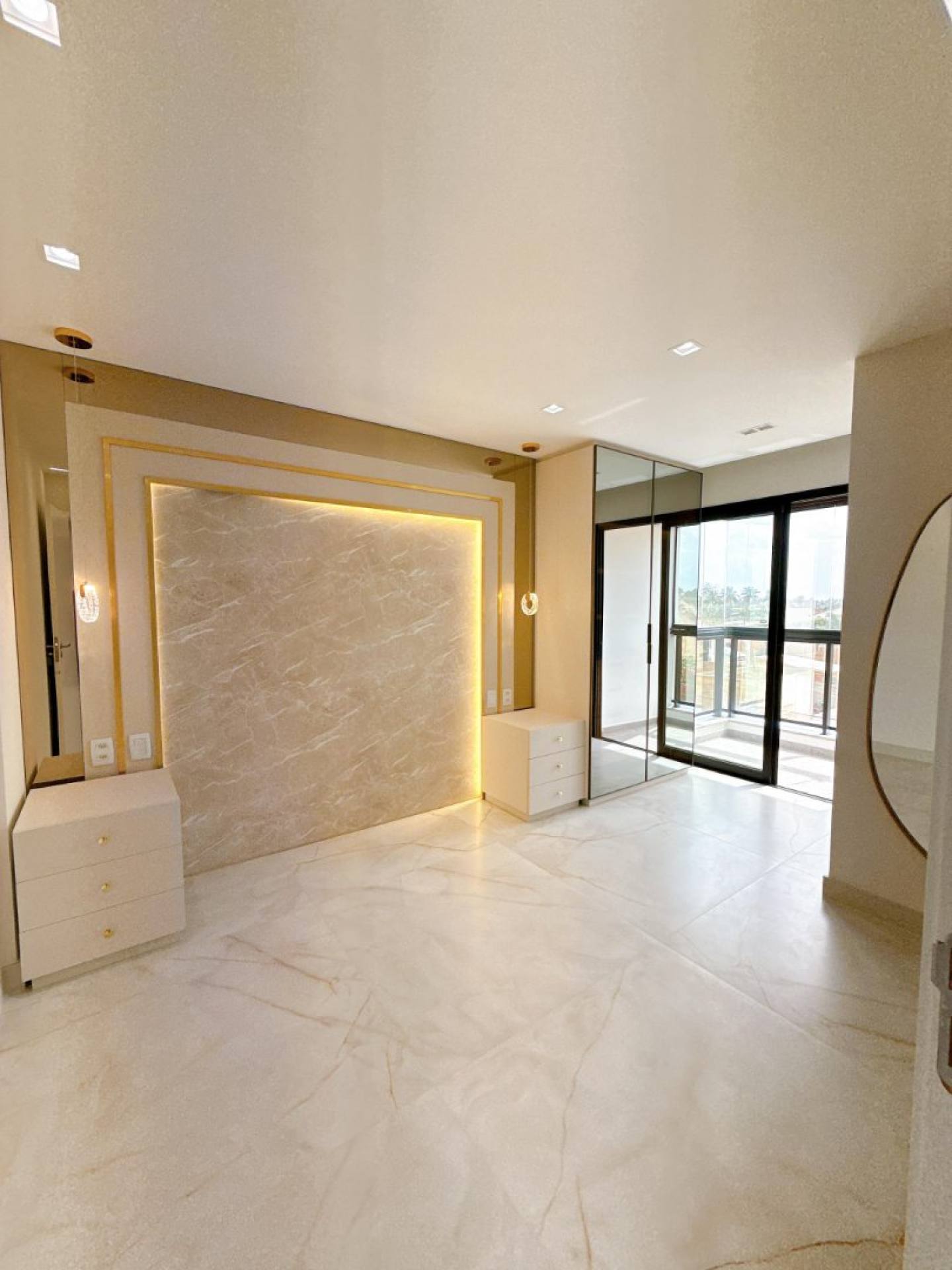 Apartamento com Móveis Planejados no MARAVISTA Home Beach