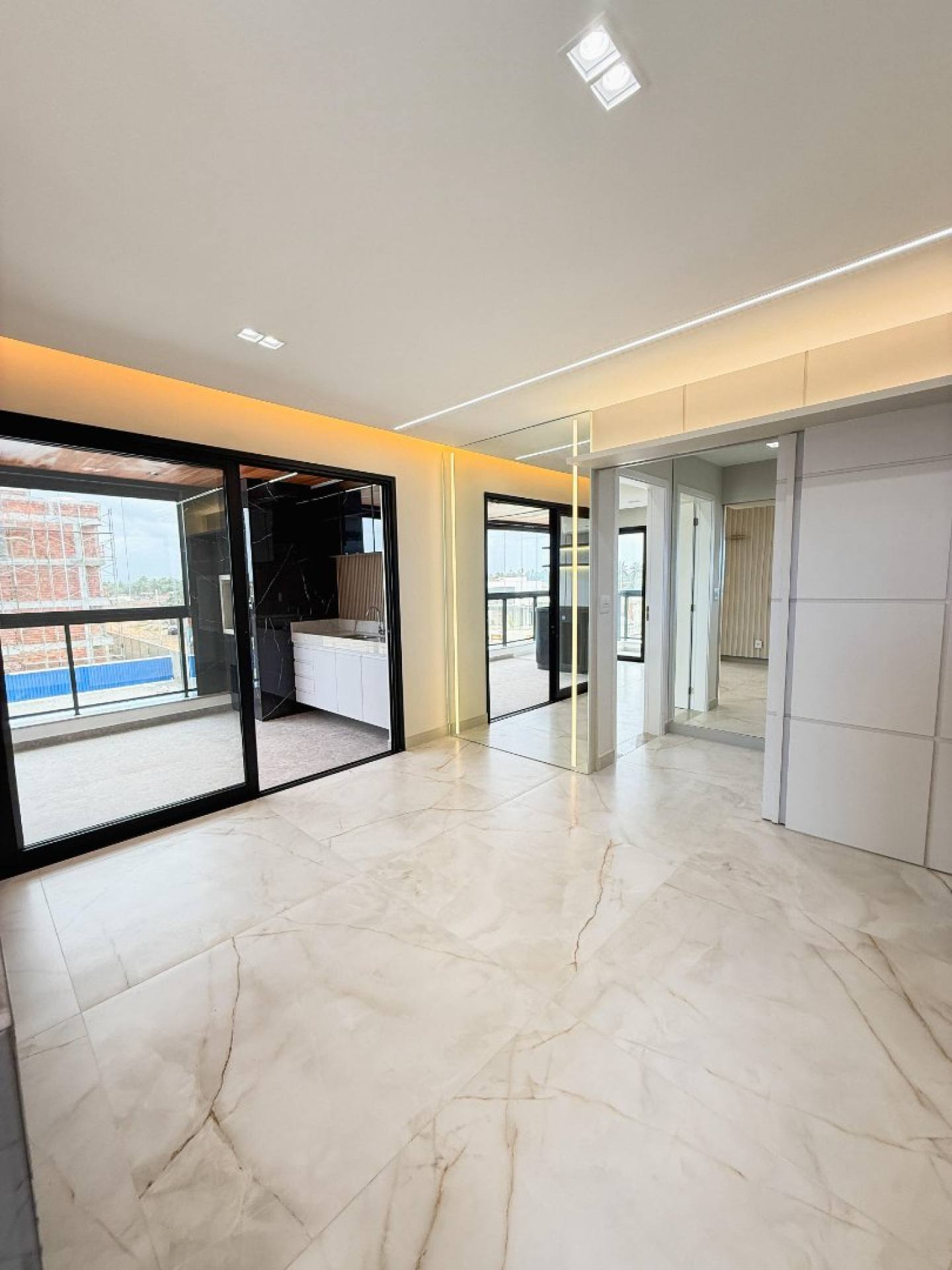 Apartamento com Móveis Planejados no MARAVISTA Home Beach