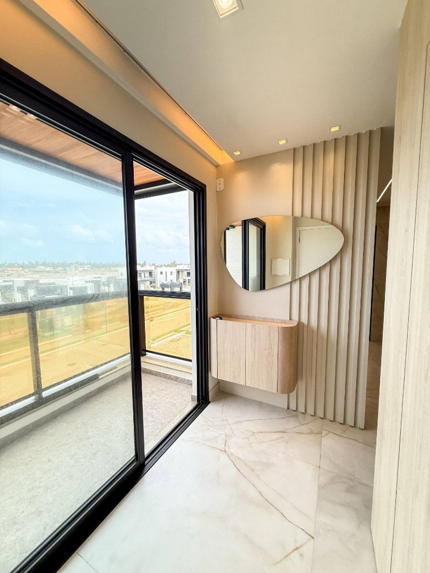 Apartamento com Móveis Planejados no MARAVISTA Home Beach