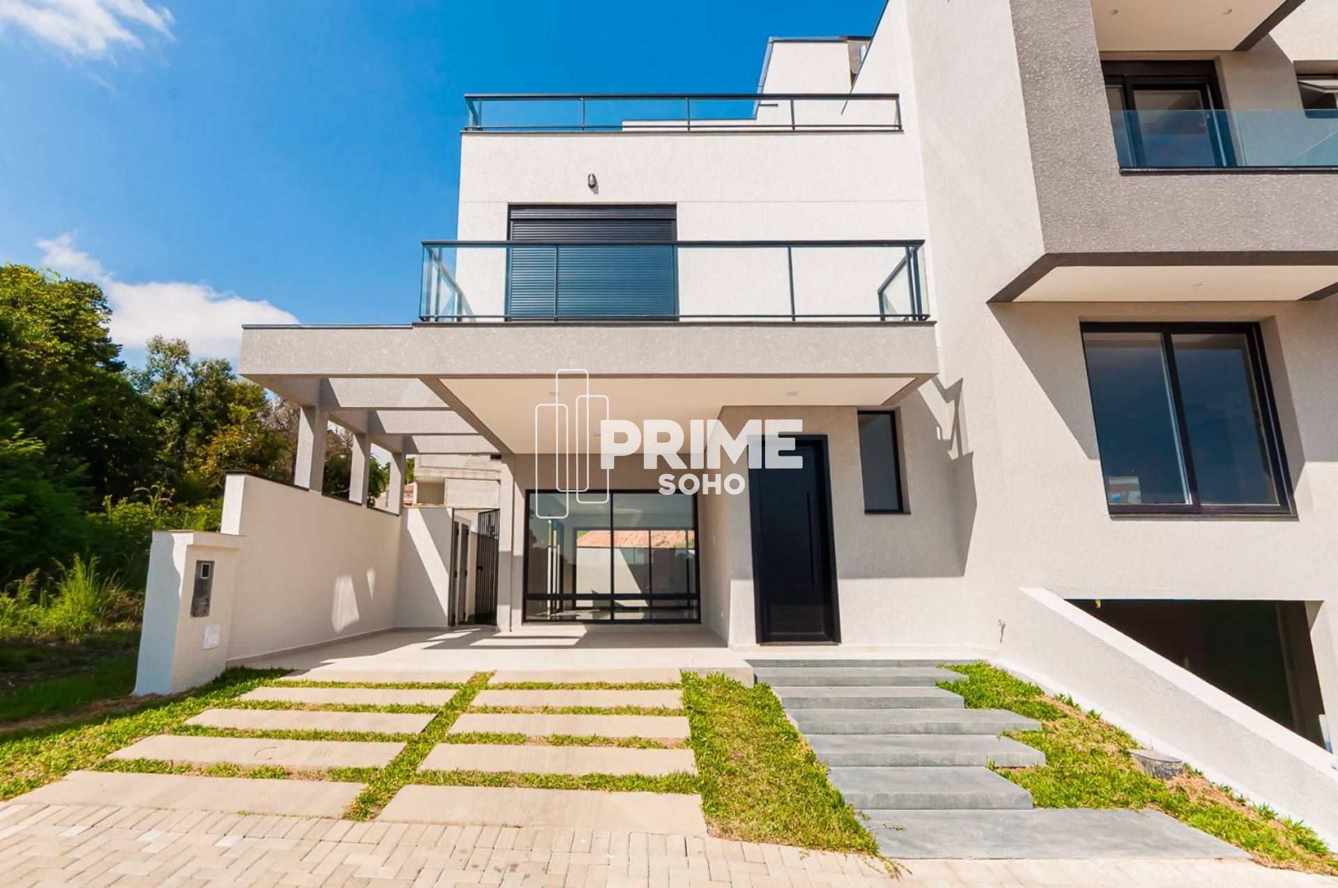 Casa de Alto Padrão com 3 Suítes e Terraço Privativo Próximo ao Parque Tanguá.