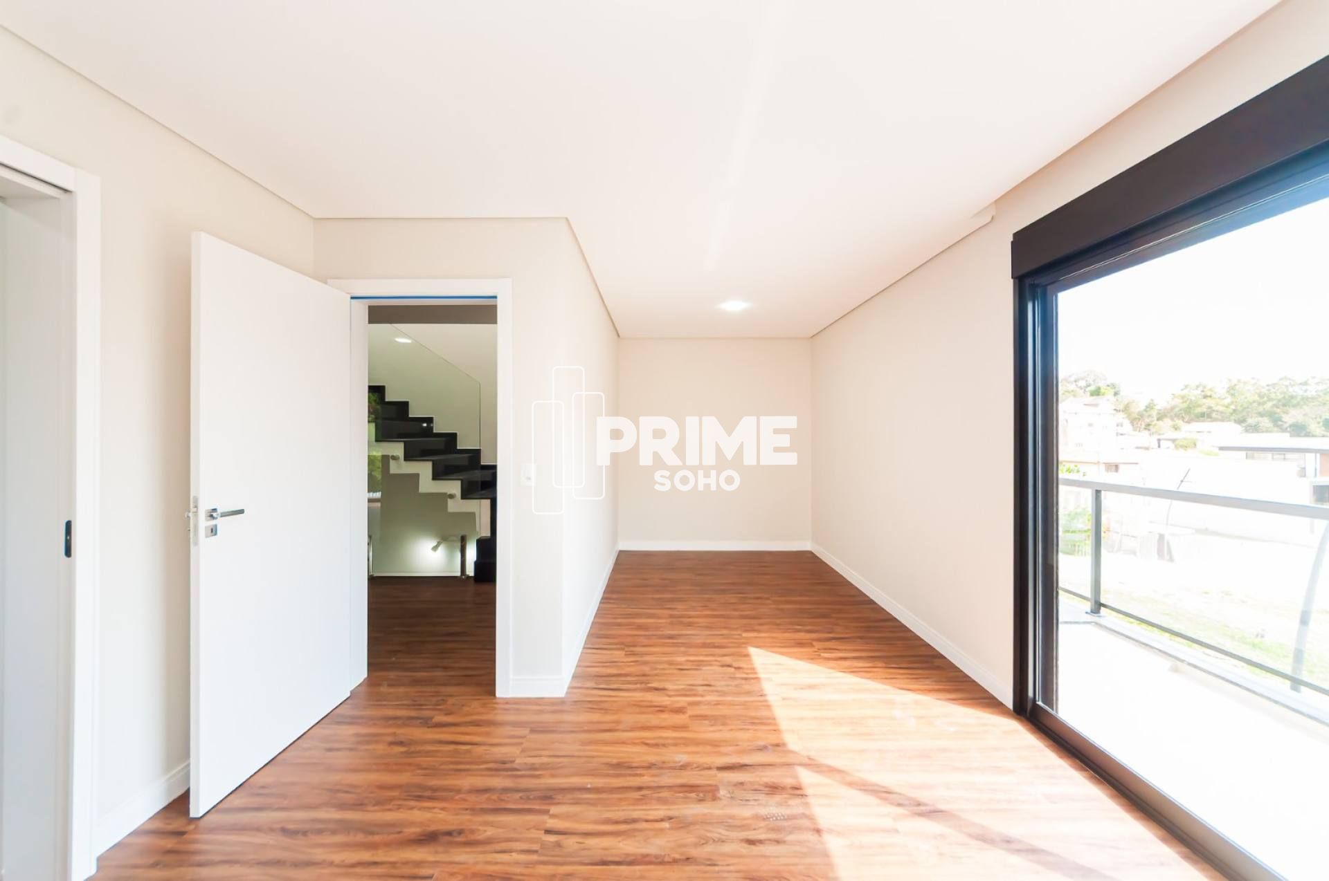 Casa de Alto Padrão com 3 Suítes e Terraço Privativo Próximo ao Parque Tanguá.