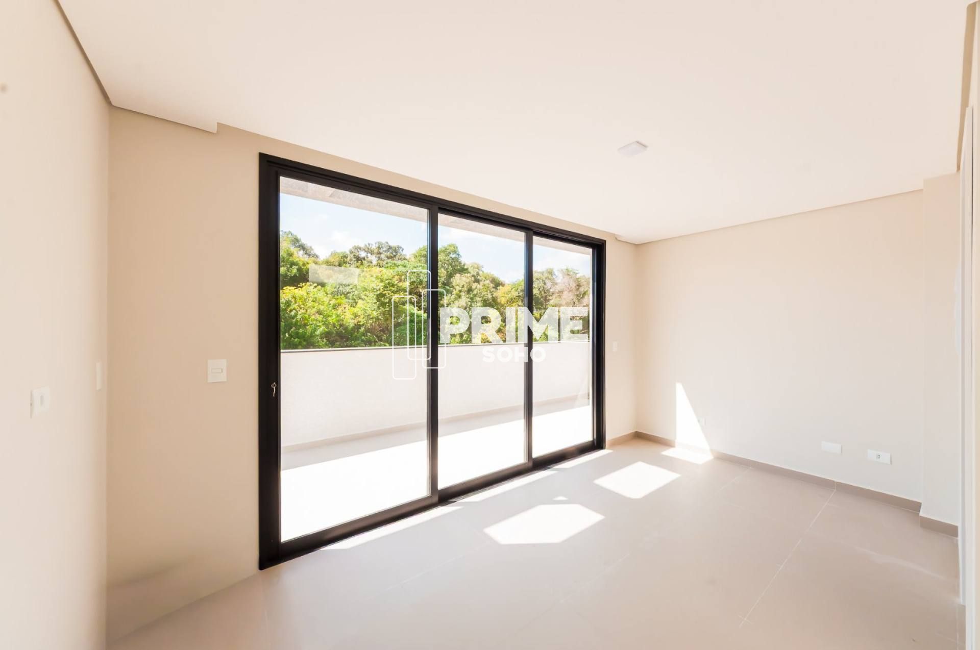 Casa de Alto Padrão com 3 Suítes e Terraço Privativo Próximo ao Parque Tanguá.