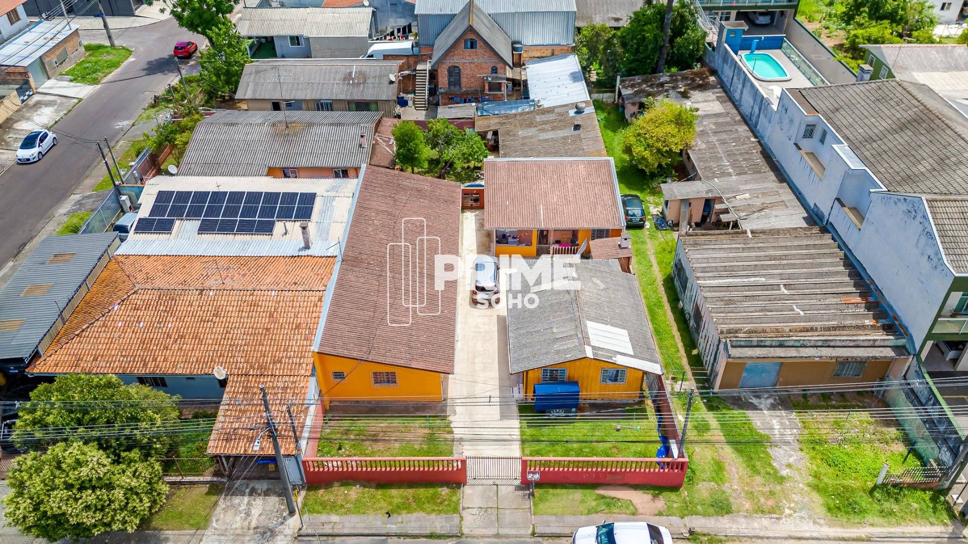Terreno com 422m² e 4 Casas à Venda no Uberaba