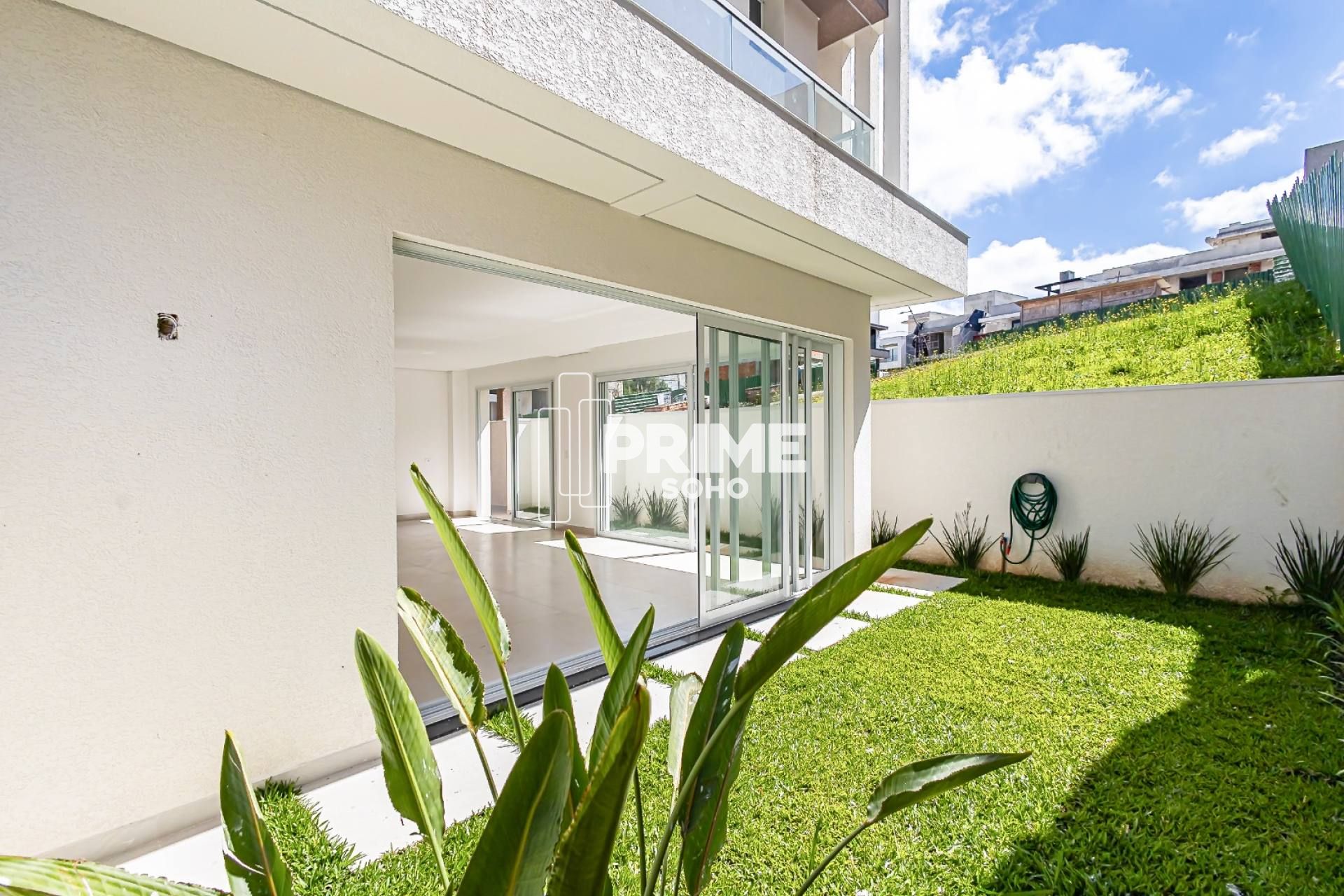 CASA À VENDA EM CONDOMÍNIO FECHADO COM 3 SUÍTES E TERRAÇO PRIVATIVO NO PILARZINHO