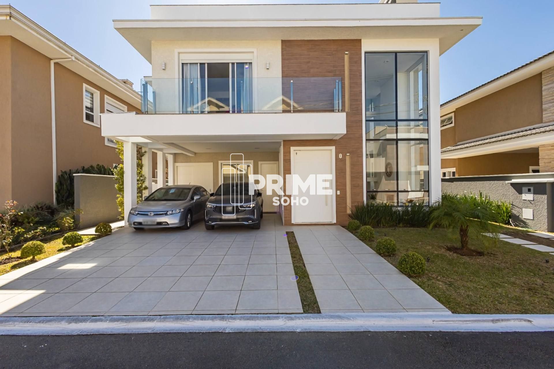 Casa em Condomínio com 4 Suítes e Alto Padrão em Santa Felicidade