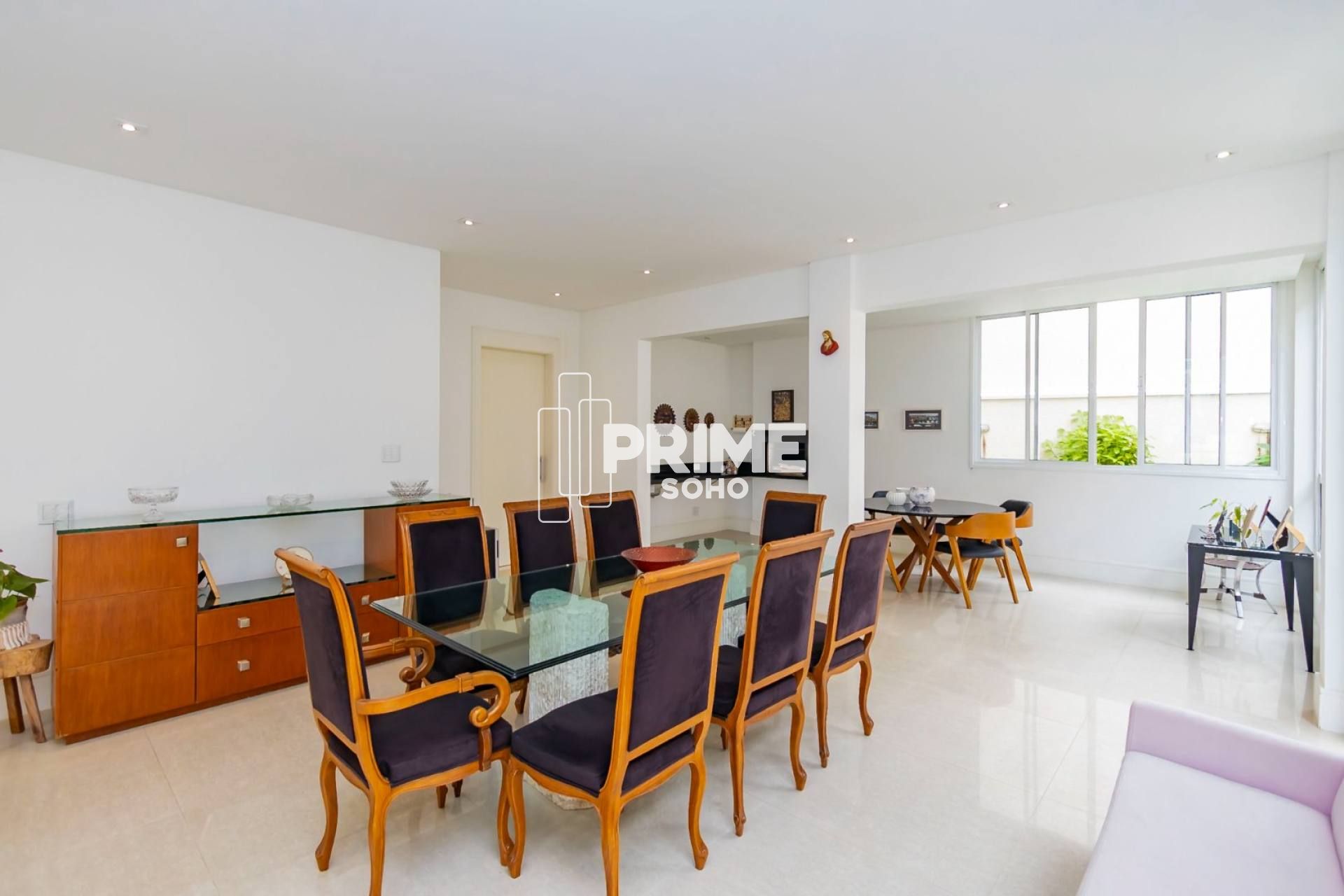 Casa em Condomínio com 4 Suítes e Alto Padrão em Santa Felicidade