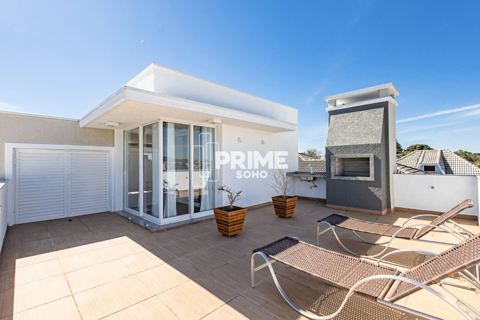 Casa em Condomínio com 4 Suítes e Alto Padrão em Santa Felicidade