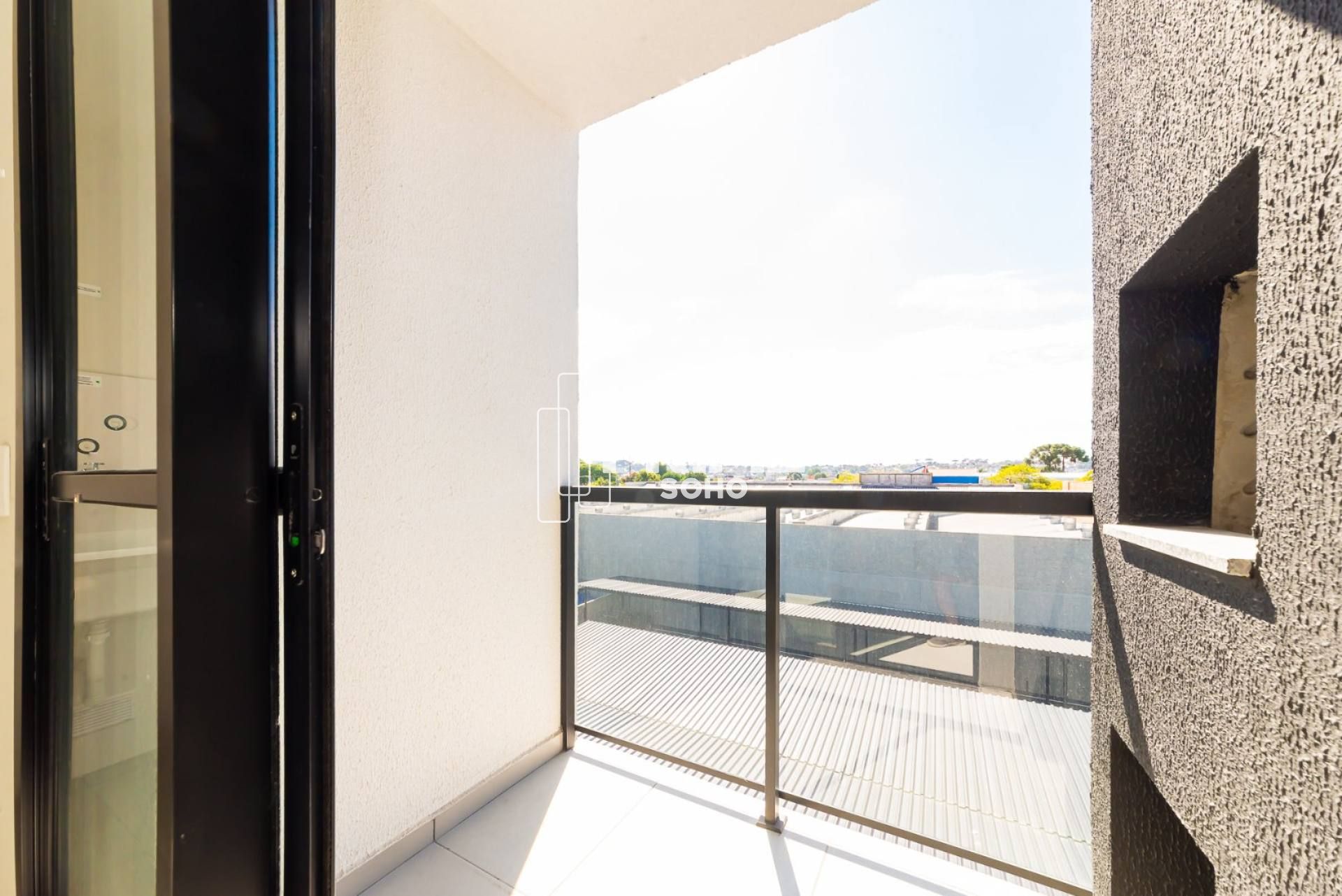 Apartamento no Hauer com Sacada e Sol da Manhã