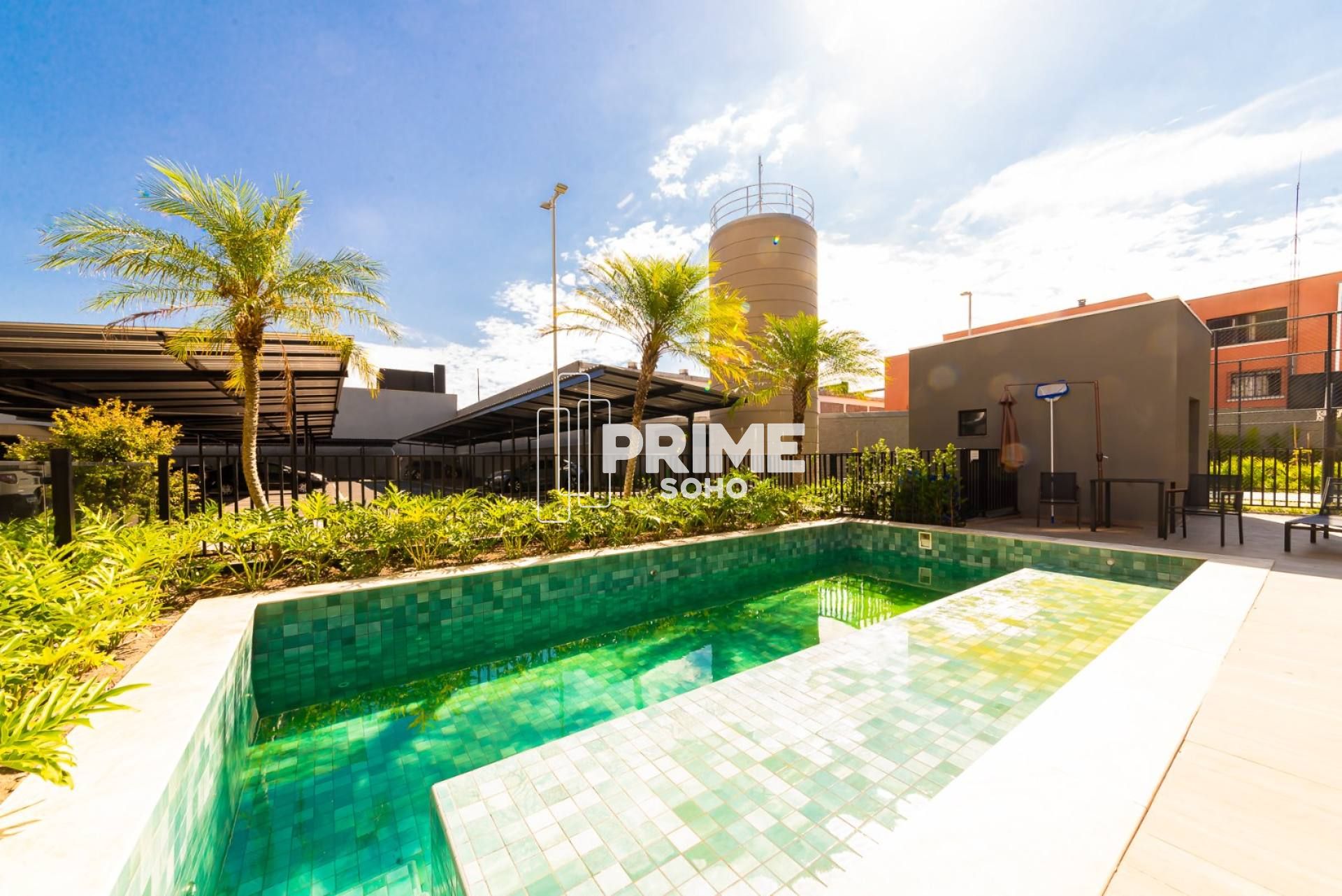 Apartamento no Hauer com Sacada e Sol da Manhã