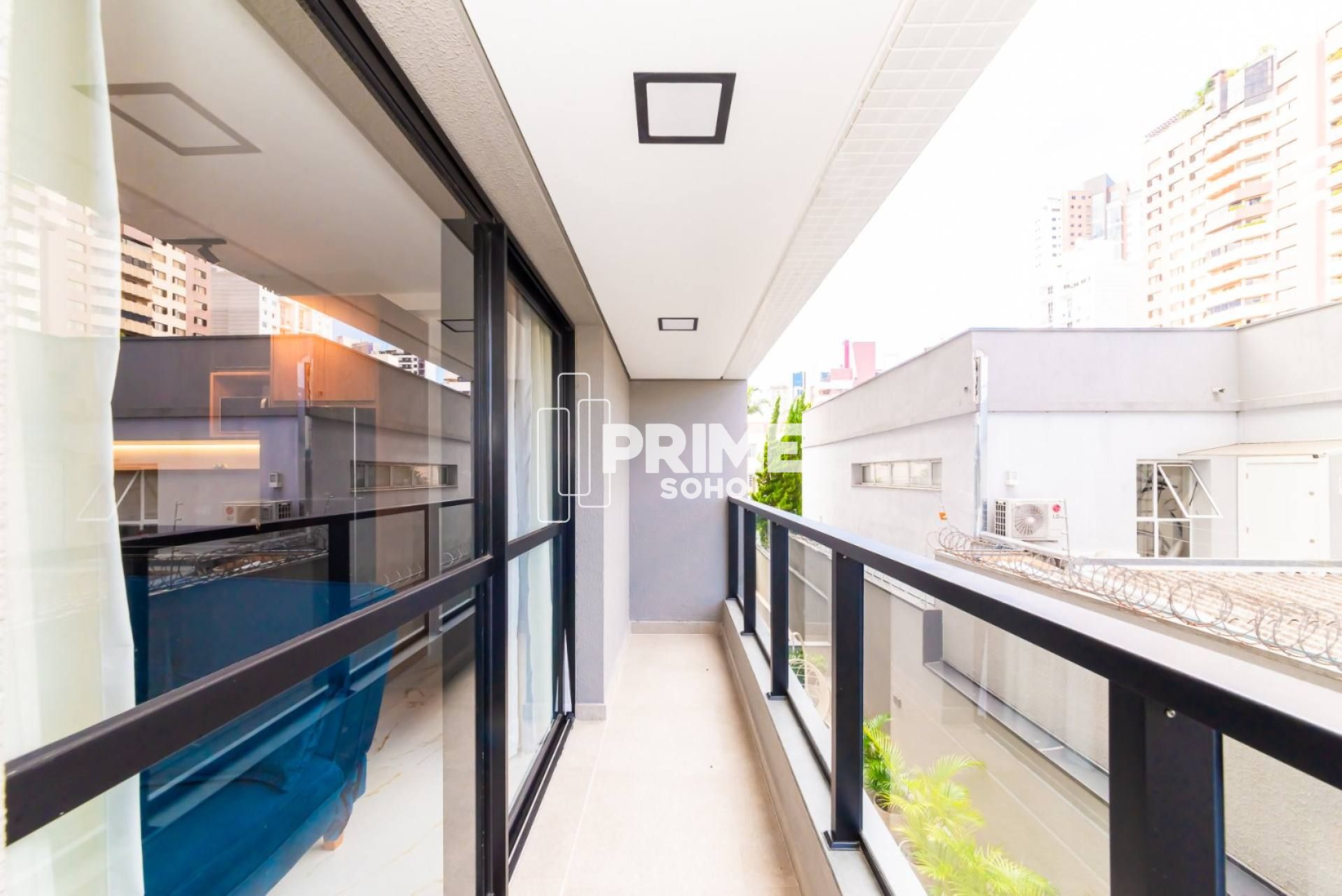 Apartamento Garden Porteira Fechada no Batel Próximo à Praça da Espanha