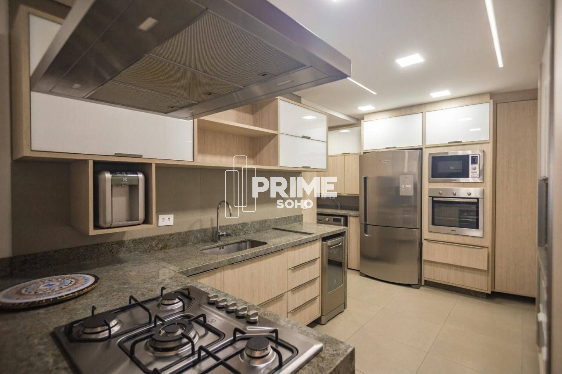 Cobertura Duplex Porteira Fechada com 3 Suítes e Jacuzzi no Água Verde