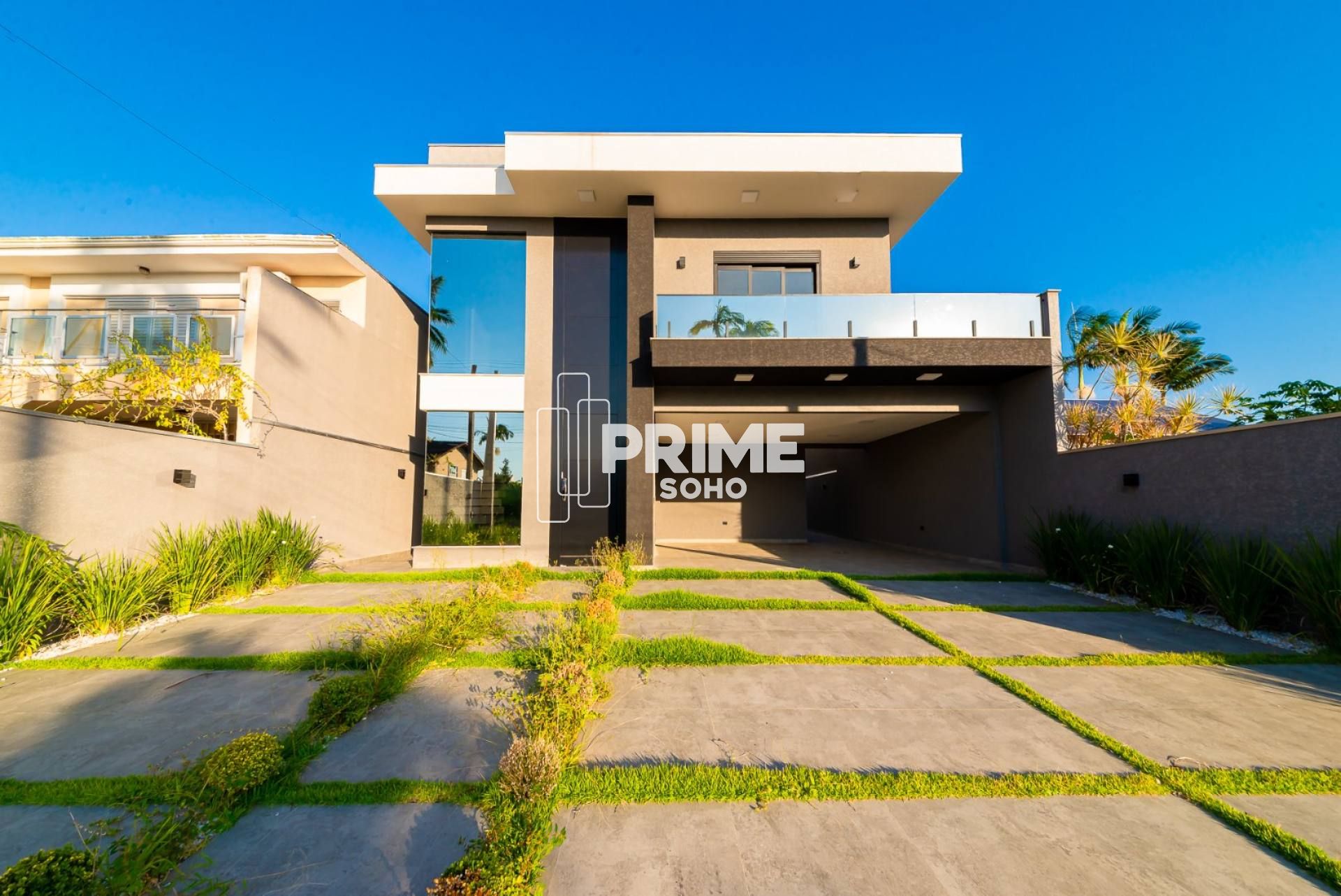 Casa em Balneário Atami com 4 Suítes Próximo ao Mar