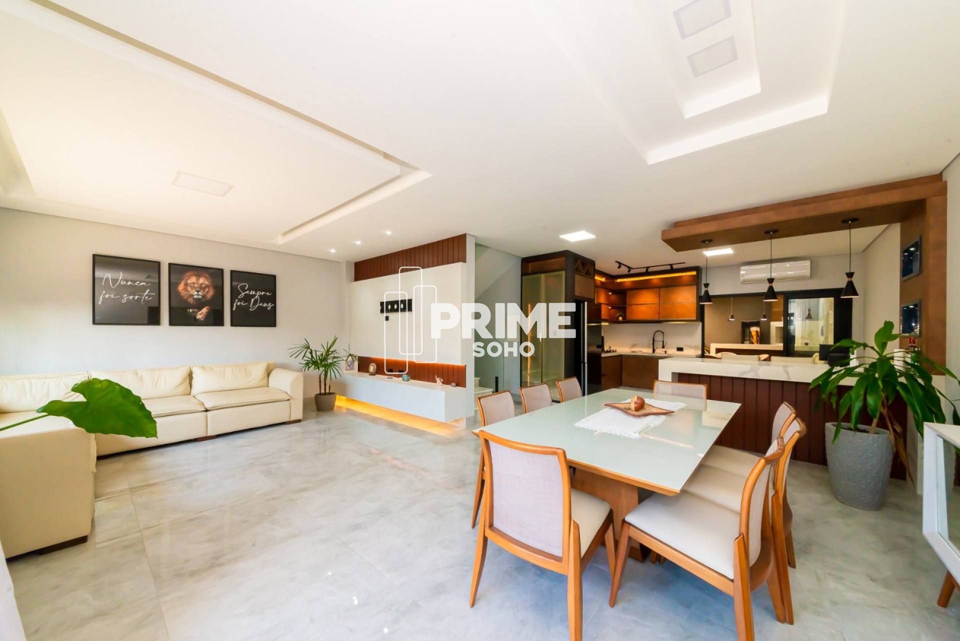 Casa Mobiliada com 3 Suítes, Automação Completa e Piscina Aquecida no Litoral