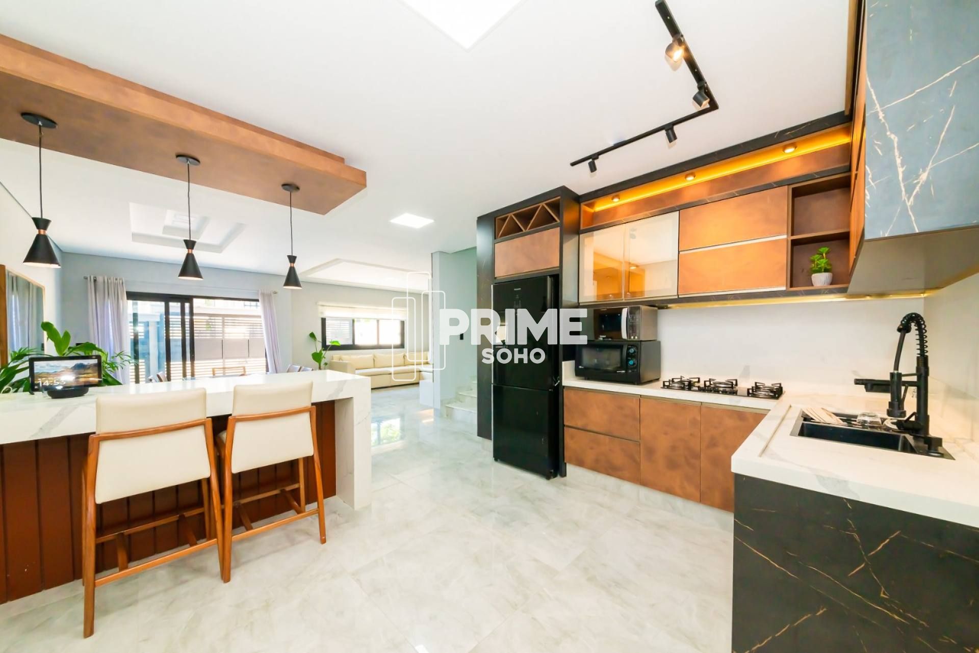 Casa Mobiliada com 3 Suítes, Automação Completa e Piscina Aquecida no Litoral