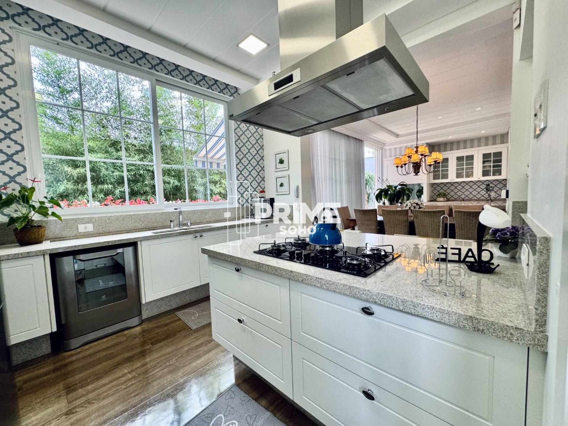 Casa  de Alto Padrão Mobiliada com 3 Suítes no Residencial Jardim América