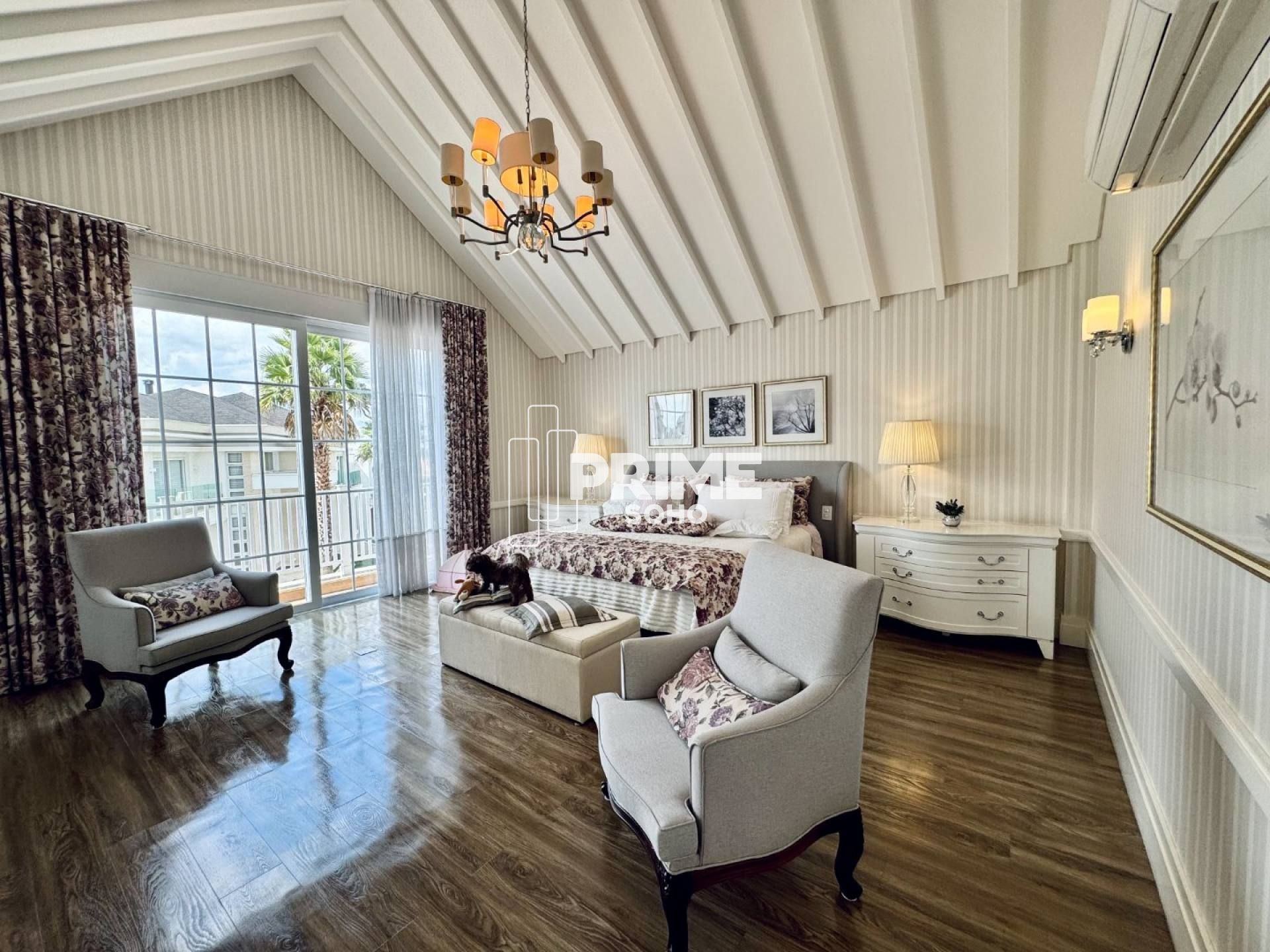 Casa  de Alto Padrão Mobiliada com 3 Suítes no Residencial Jardim América