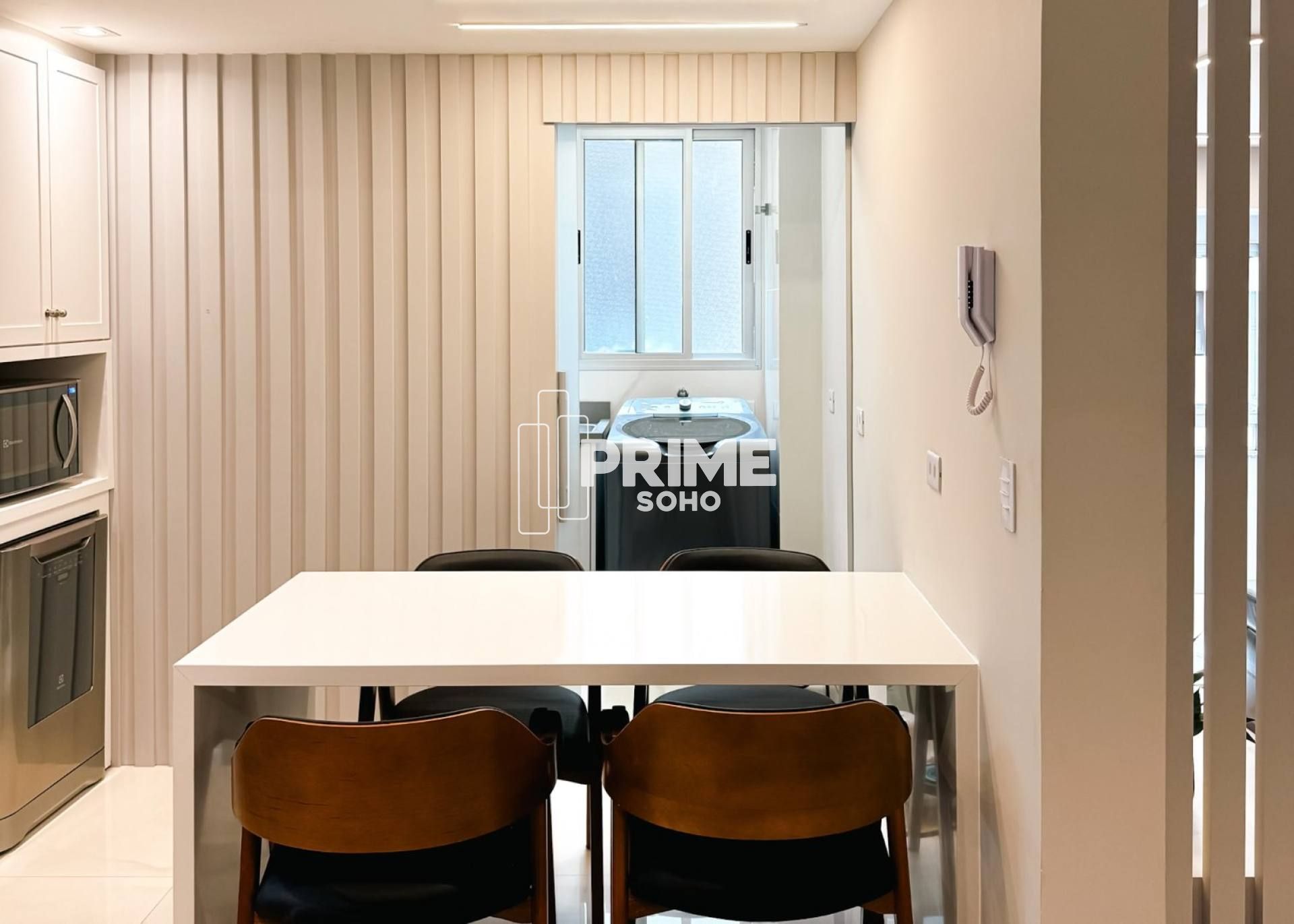 Apartamento Reformado com 3 Quartos e Lareira no Água Verde