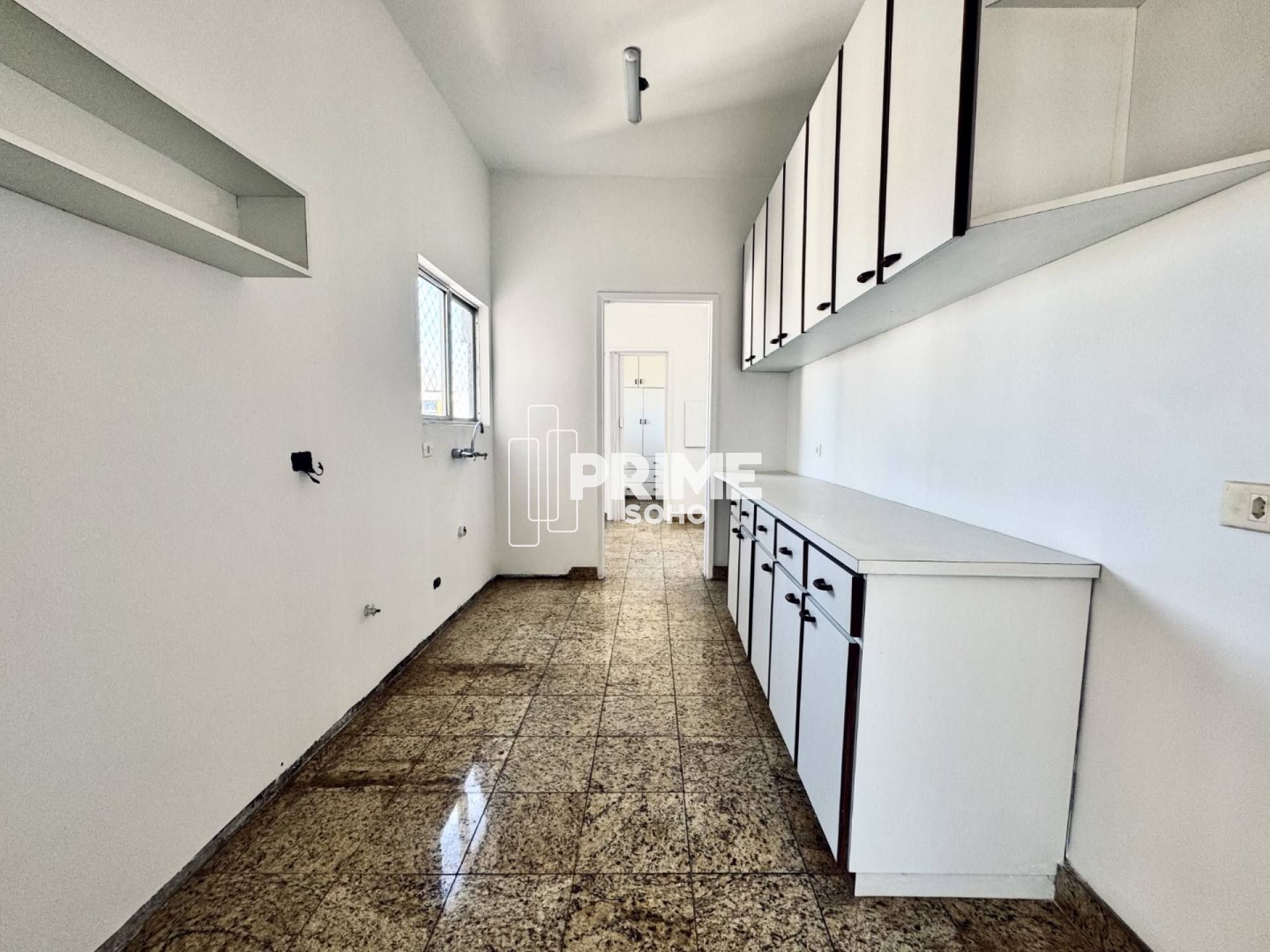 Cobertura com Vista Panorâmica e Potencial para Retrofit