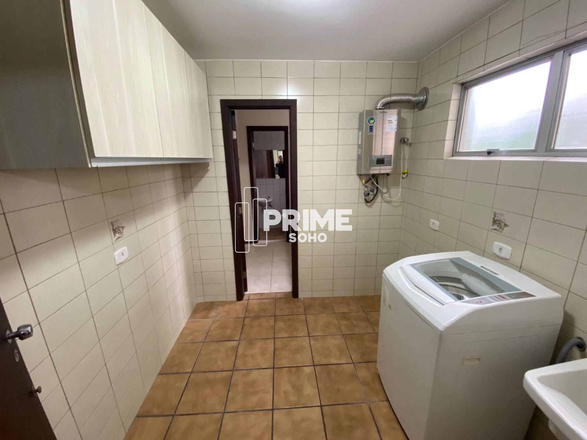 Apartamento com 3 Quartos, Suíte com 2 Vagas no Água Verde