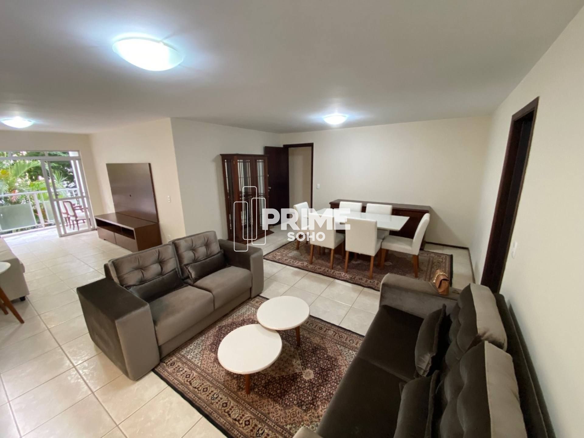 Apartamento com 3 Quartos, Suíte com 2 Vagas no Água Verde