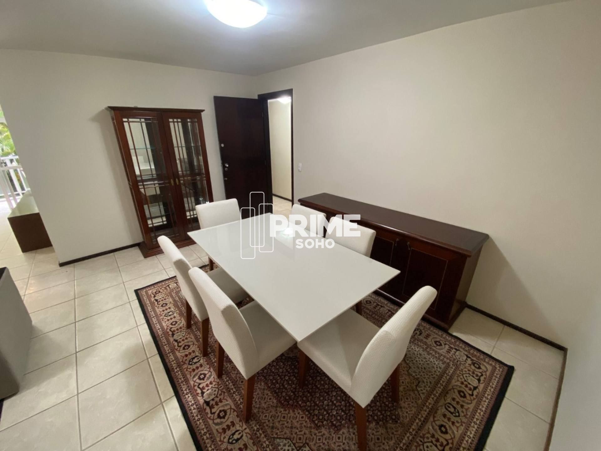 Apartamento com 3 Quartos, Suíte com 2 Vagas no Água Verde