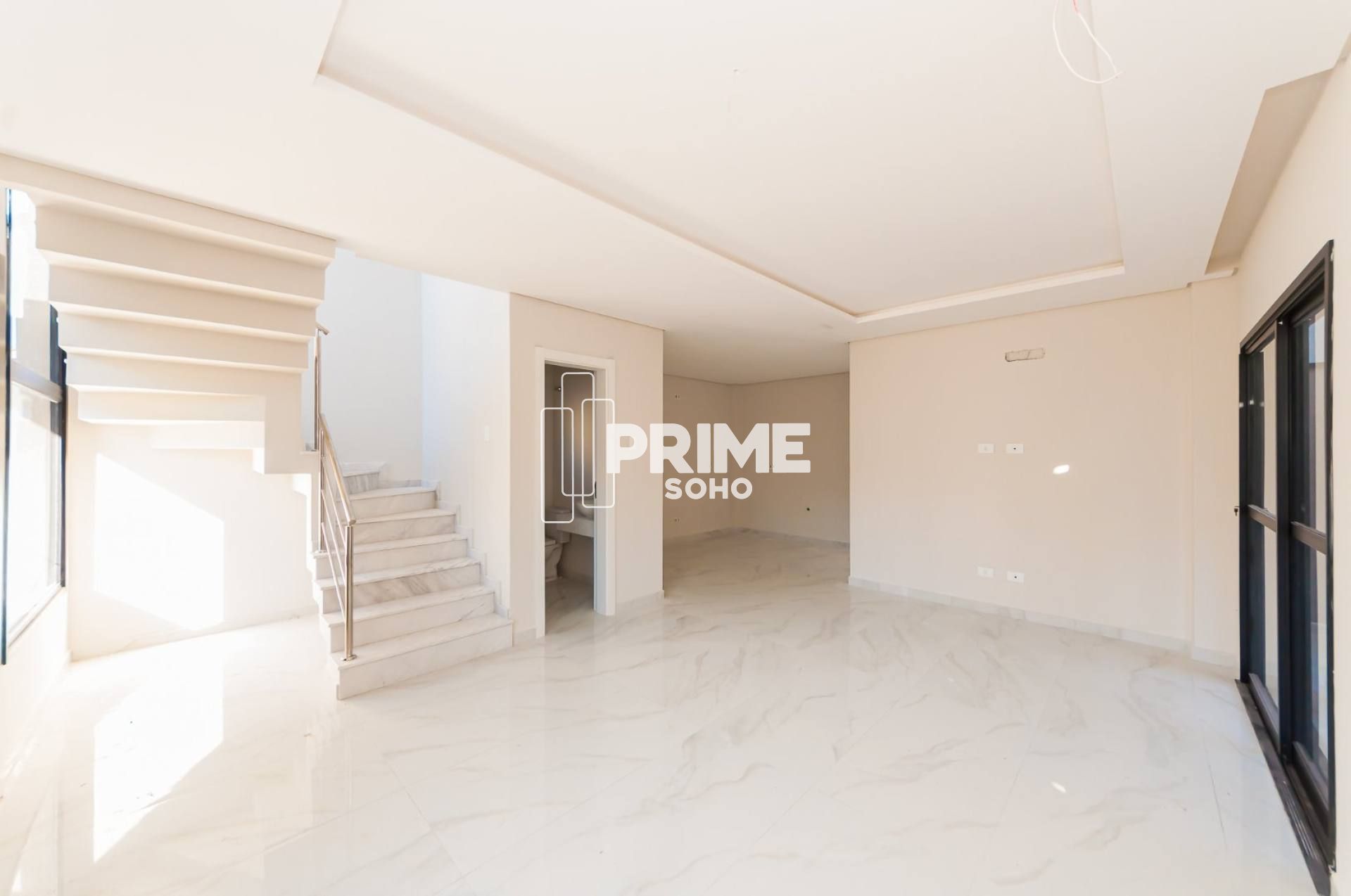 Sobrado de Alto Padrão com 3 Quartos e Face Norte