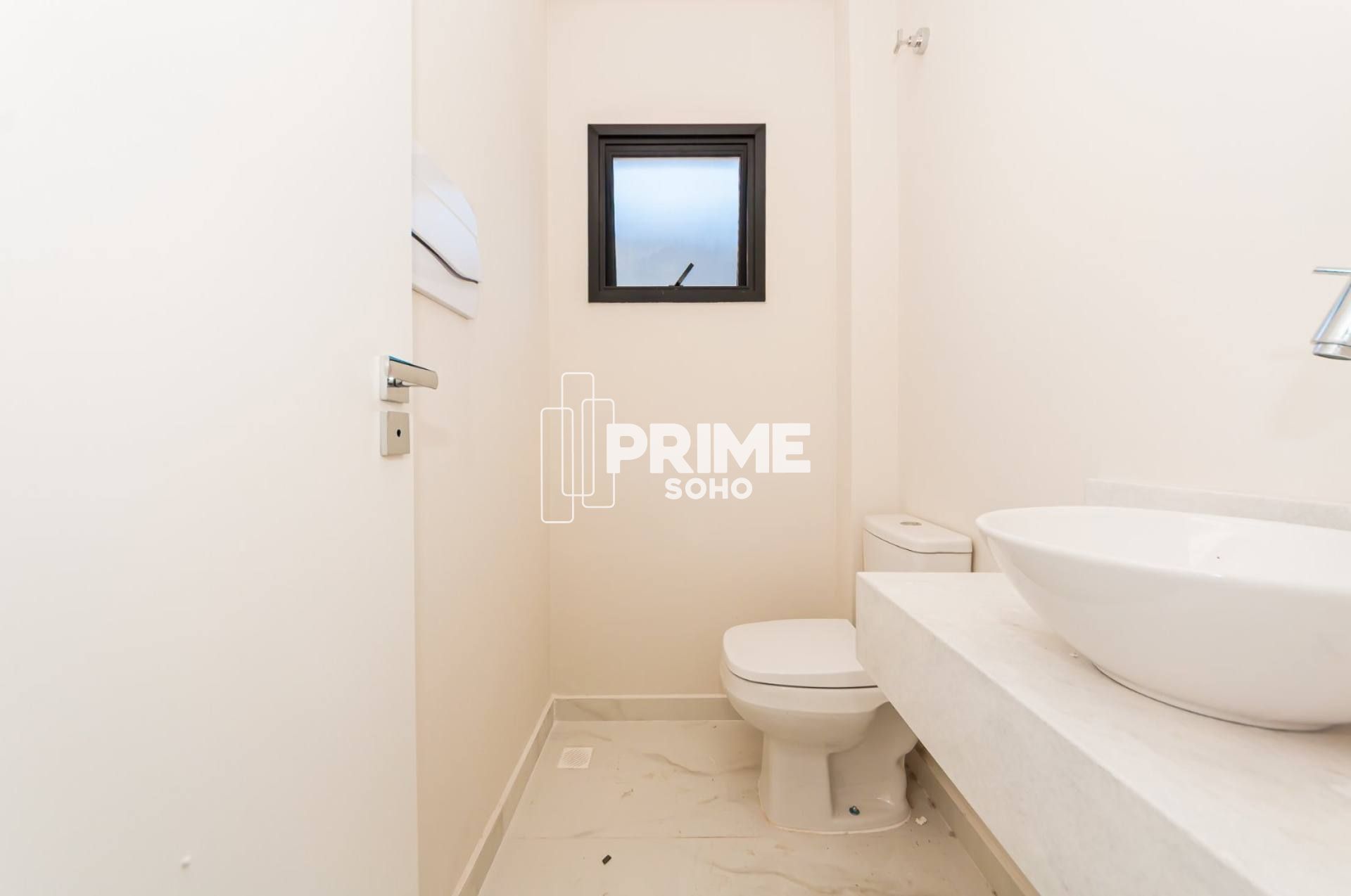 Sobrado de Alto Padrão com 3 Quartos e Face Norte