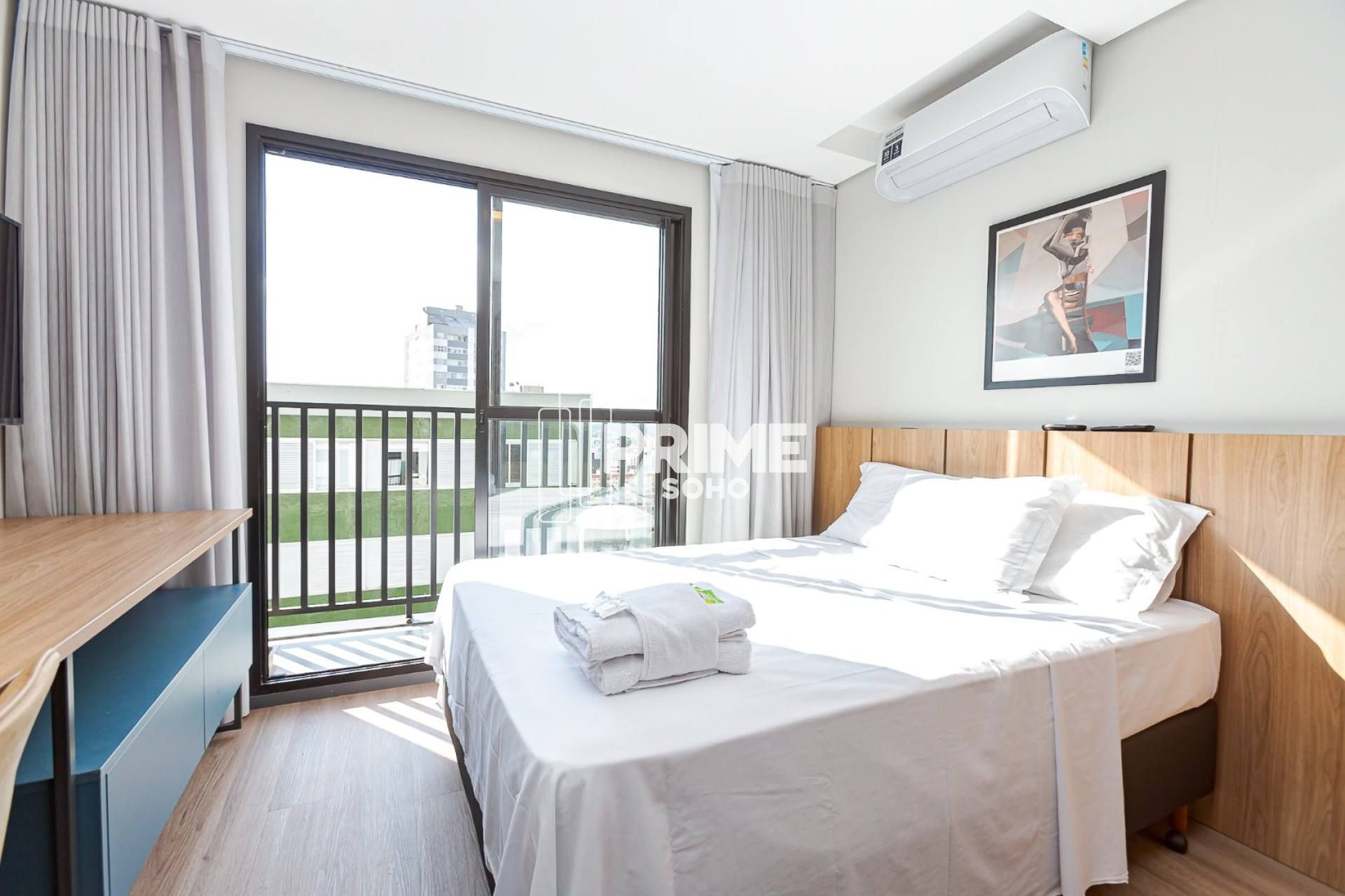 Studio Mobiliado e Decorado com Sacada no Água Verde