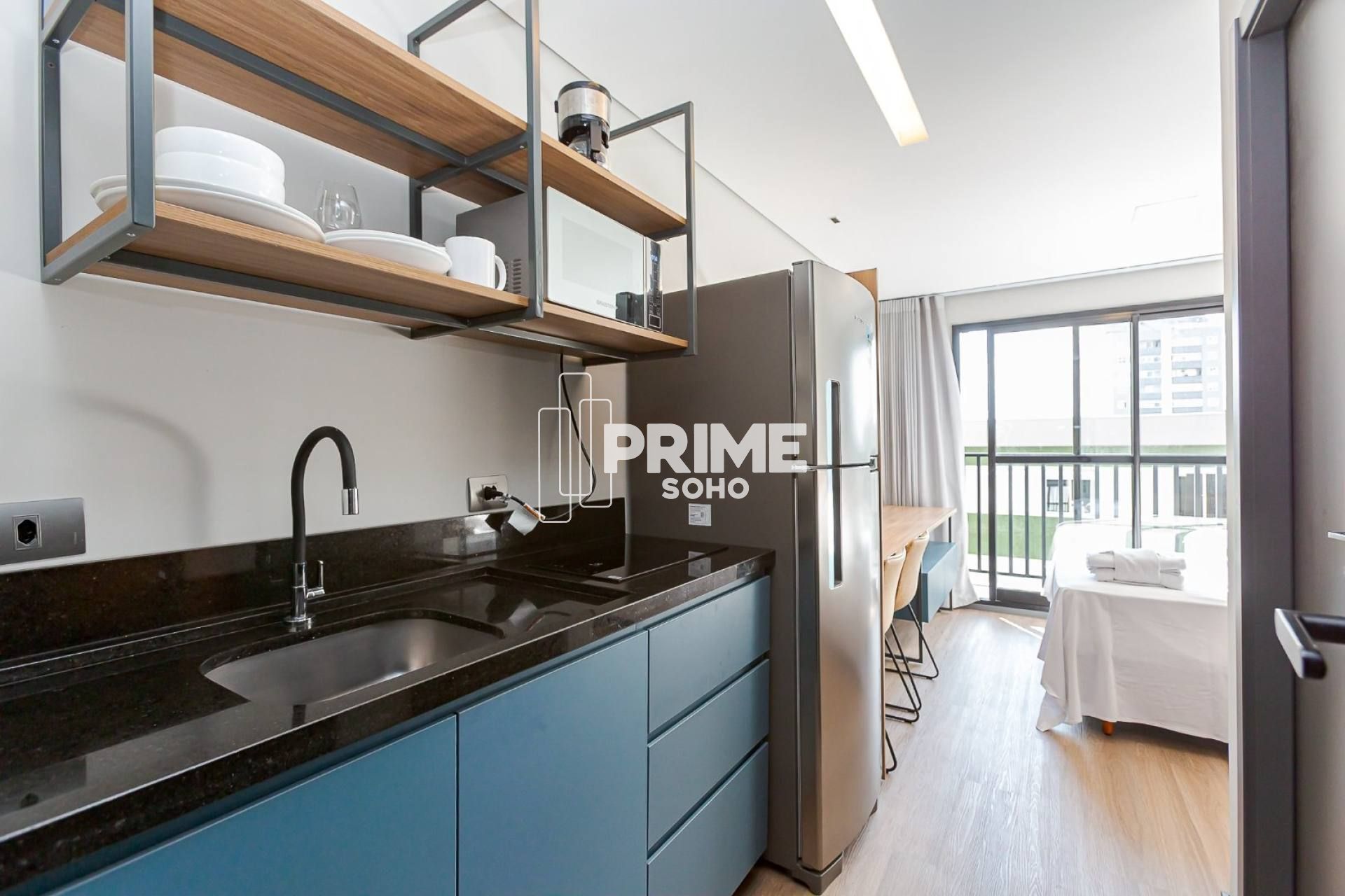 Studio Mobiliado e Decorado com Sacada no Água Verde
