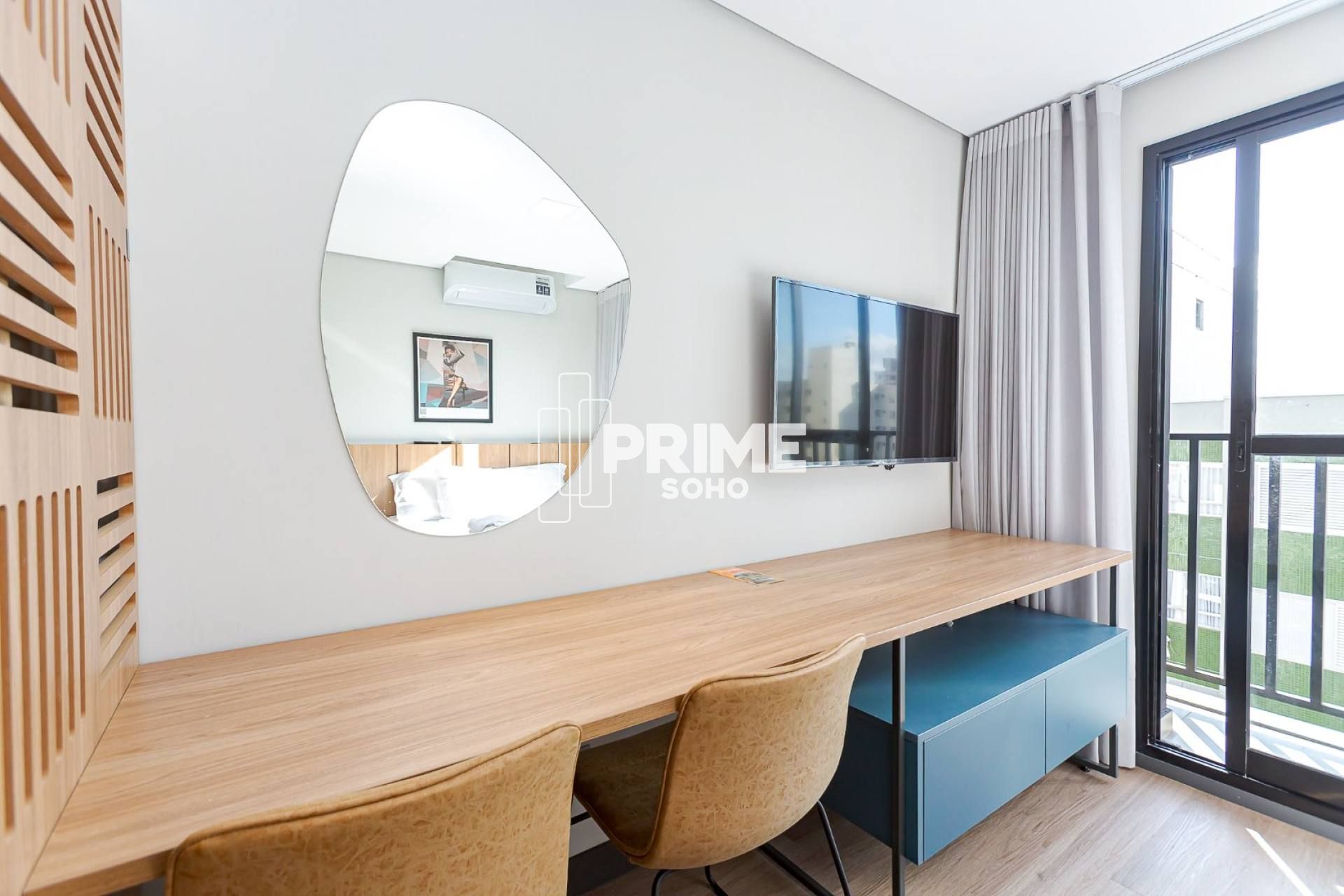 Studio Mobiliado e Decorado com Sacada no Água Verde