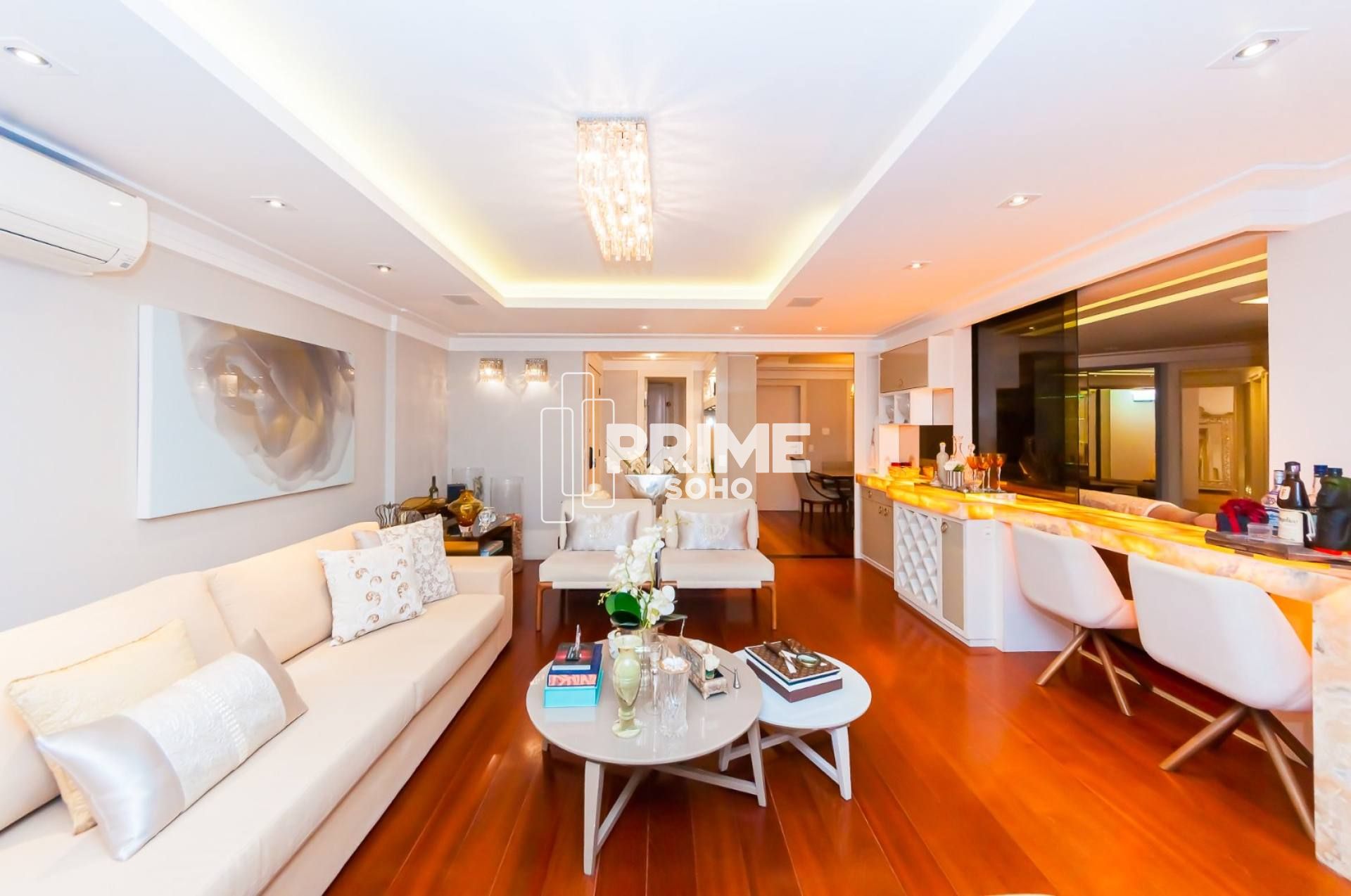 Apartamento com 4 Quartos e Condomínio Clube no Água Verde