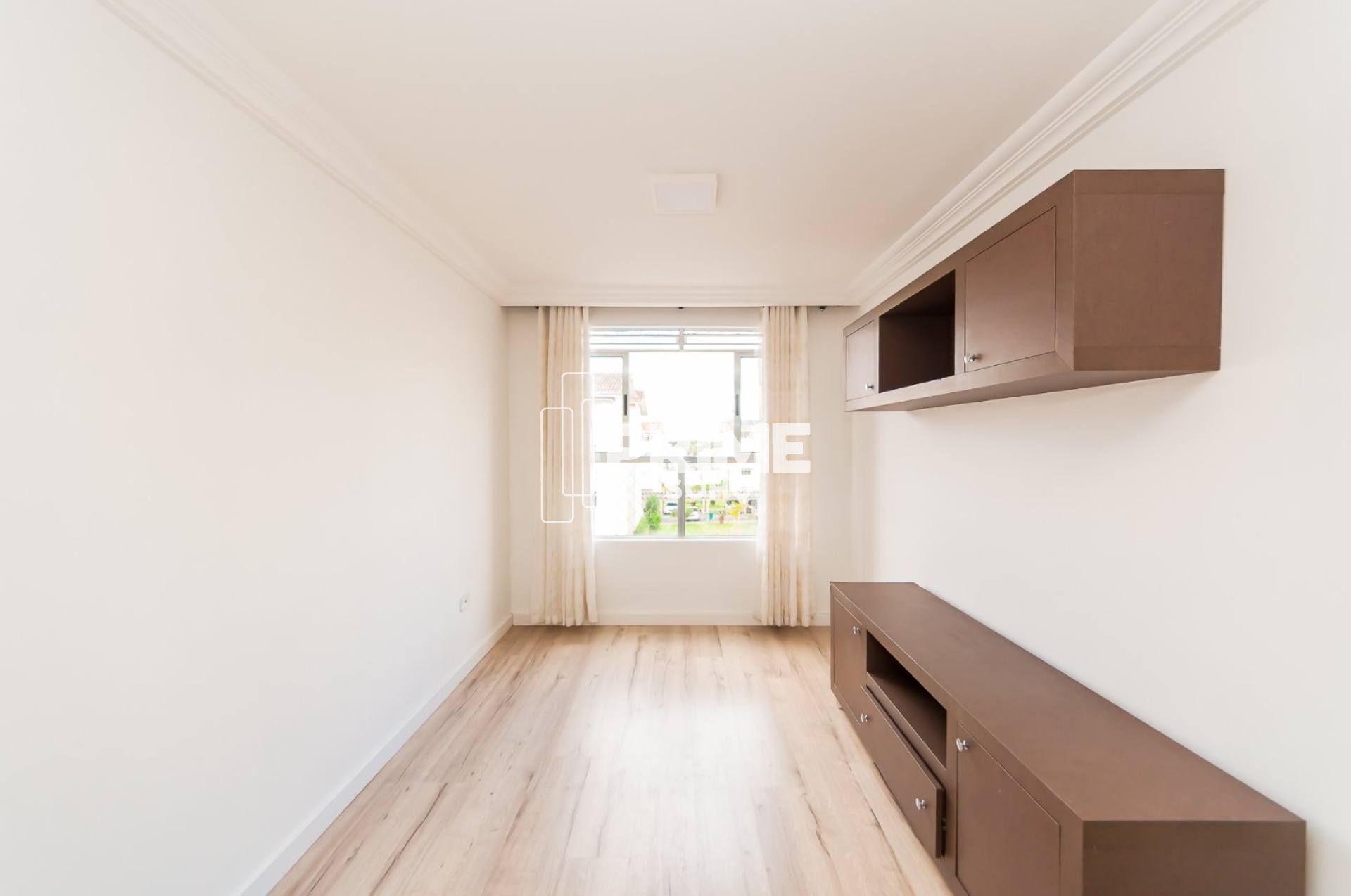 Apartamento Semimobiliado com 3 Quartos e Vaga Coberta