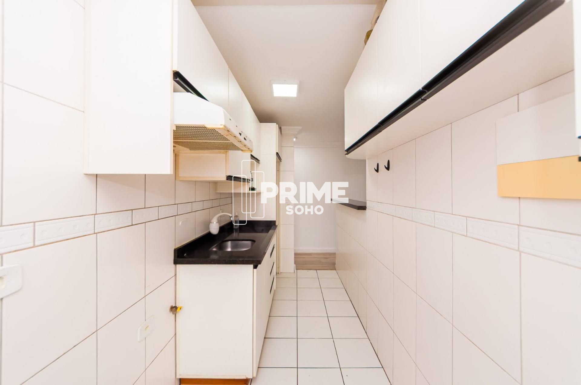 Apartamento Semimobiliado com 3 Quartos e Vaga Coberta