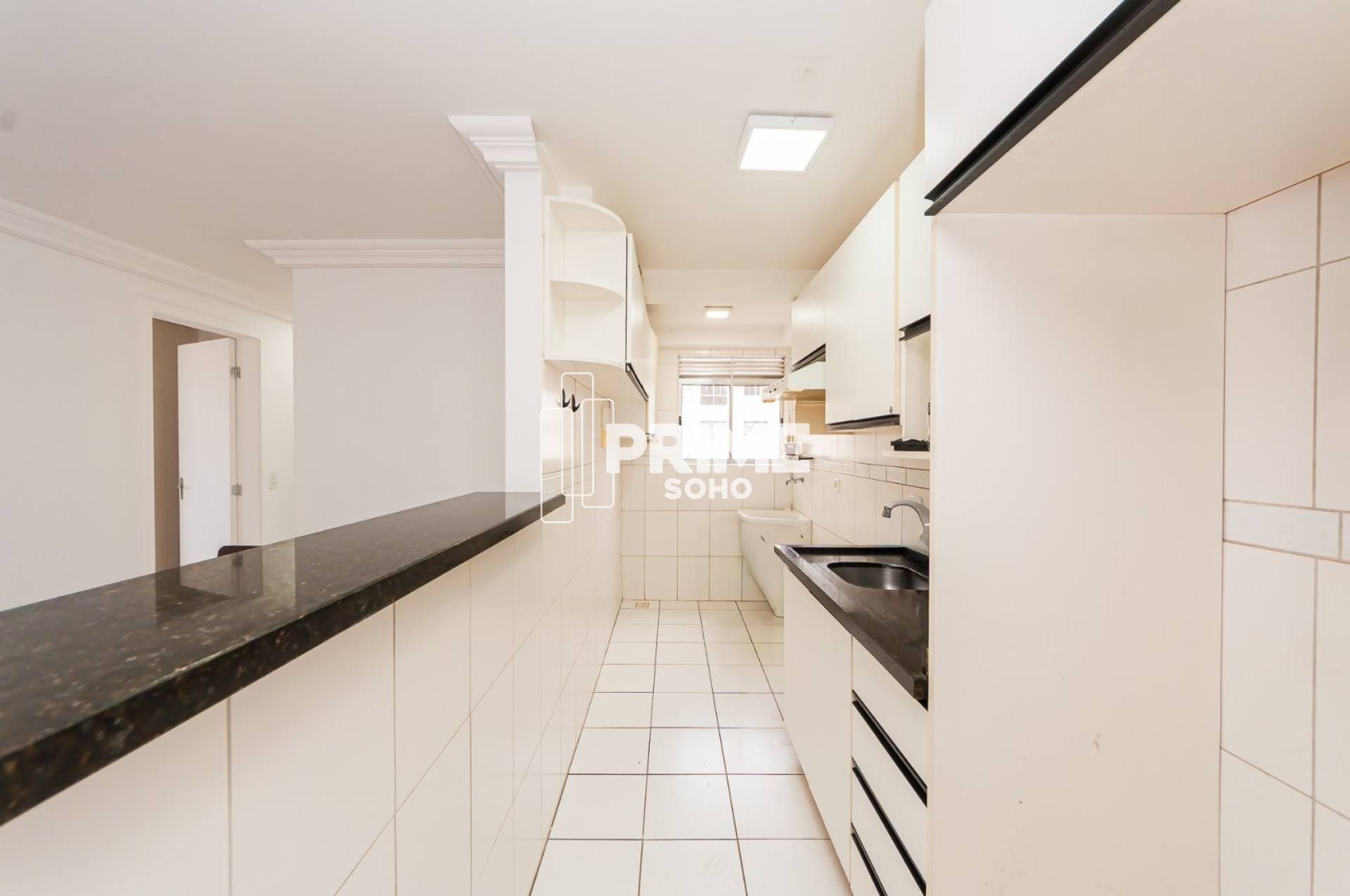 Apartamento Semimobiliado com 3 Quartos e Vaga Coberta