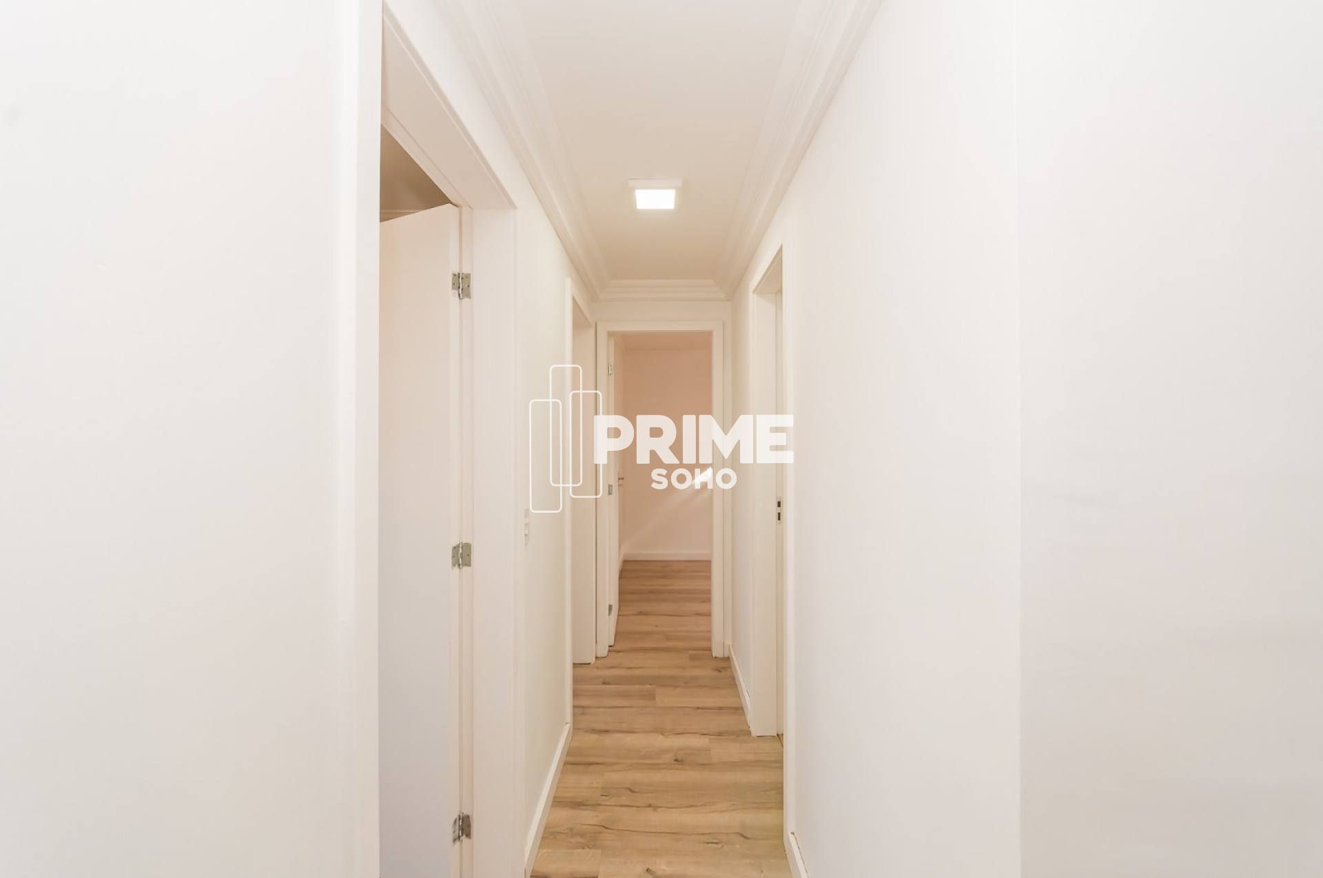 Apartamento Semimobiliado com 3 Quartos e Vaga Coberta