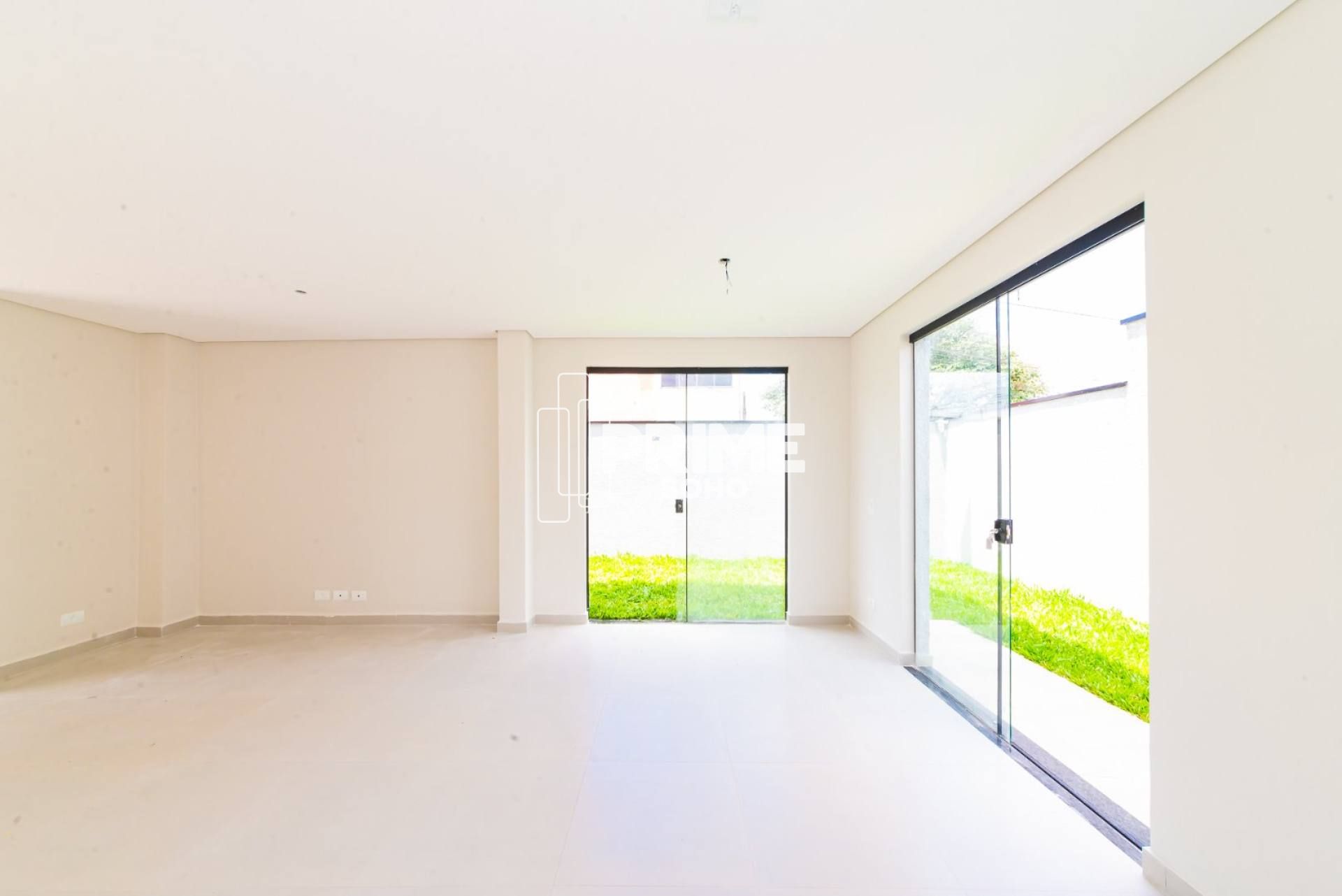 Casa à venda no Alto Boqueirão com 3 quartos, suíte e quintal