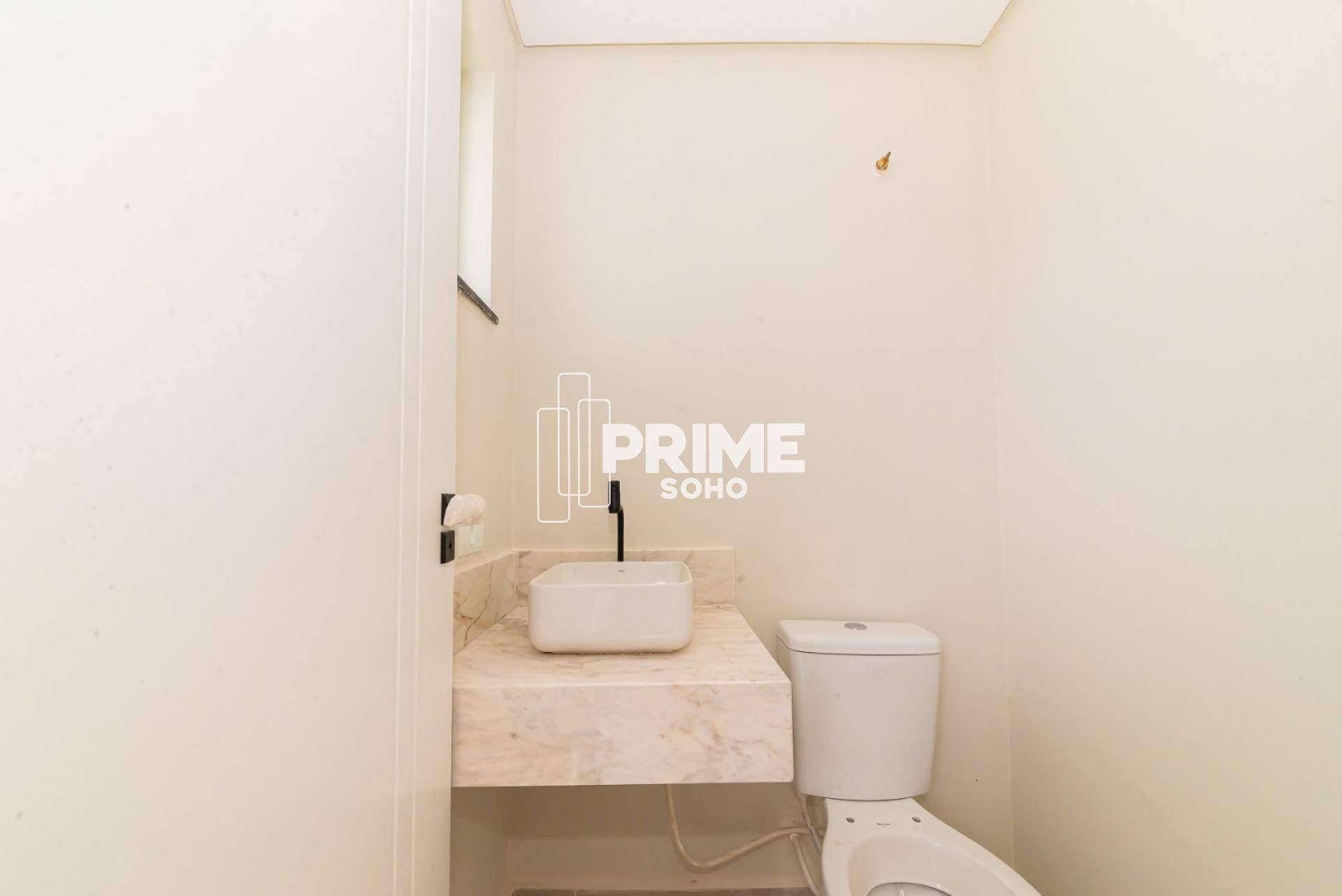 Casa à venda no Alto Boqueirão com 3 quartos, suíte e quintal